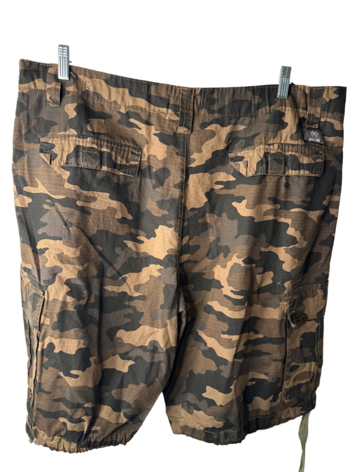 Burnside Men’s Cargo Camouflage Shorts Size 42 inseam 13.5 in