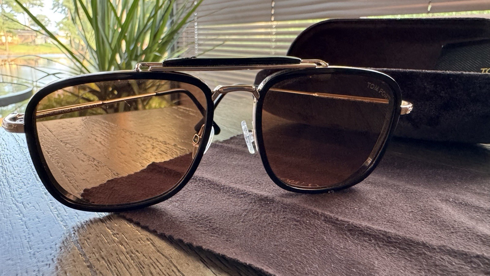 Tom Ford Huck TF665 01E Sunglasses Black/Gold Brown Lenses 58-17 145 w/ Case