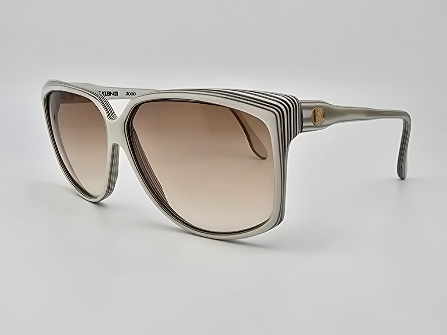 Anne Klein 3000 680 White Frame Light Brown Gradient Lens Sunglasses w Case Itay