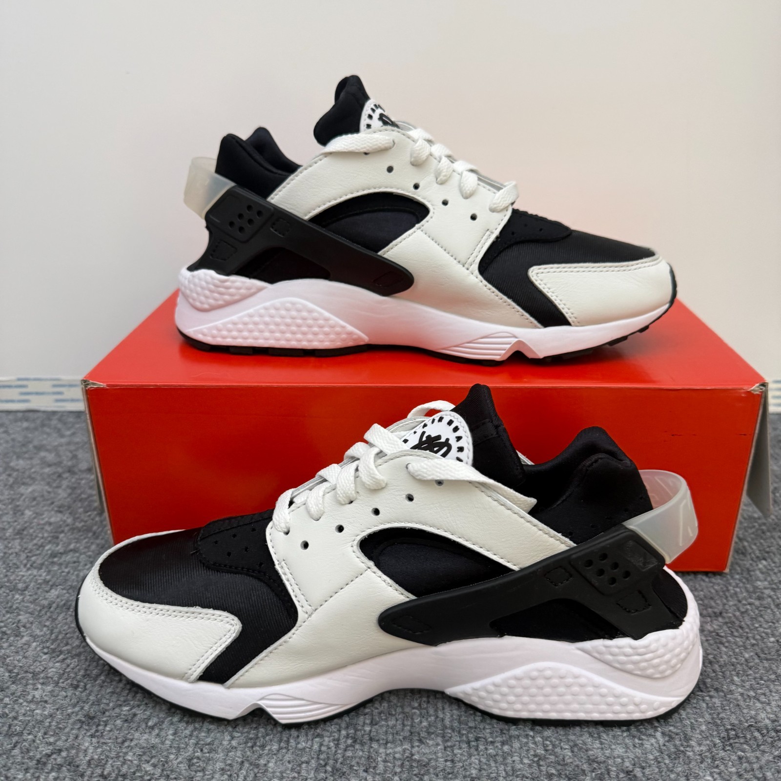 Nike Air Huarache Low-Top Athletic Shoes Black/White DD1068-001 Men’s Size 9
