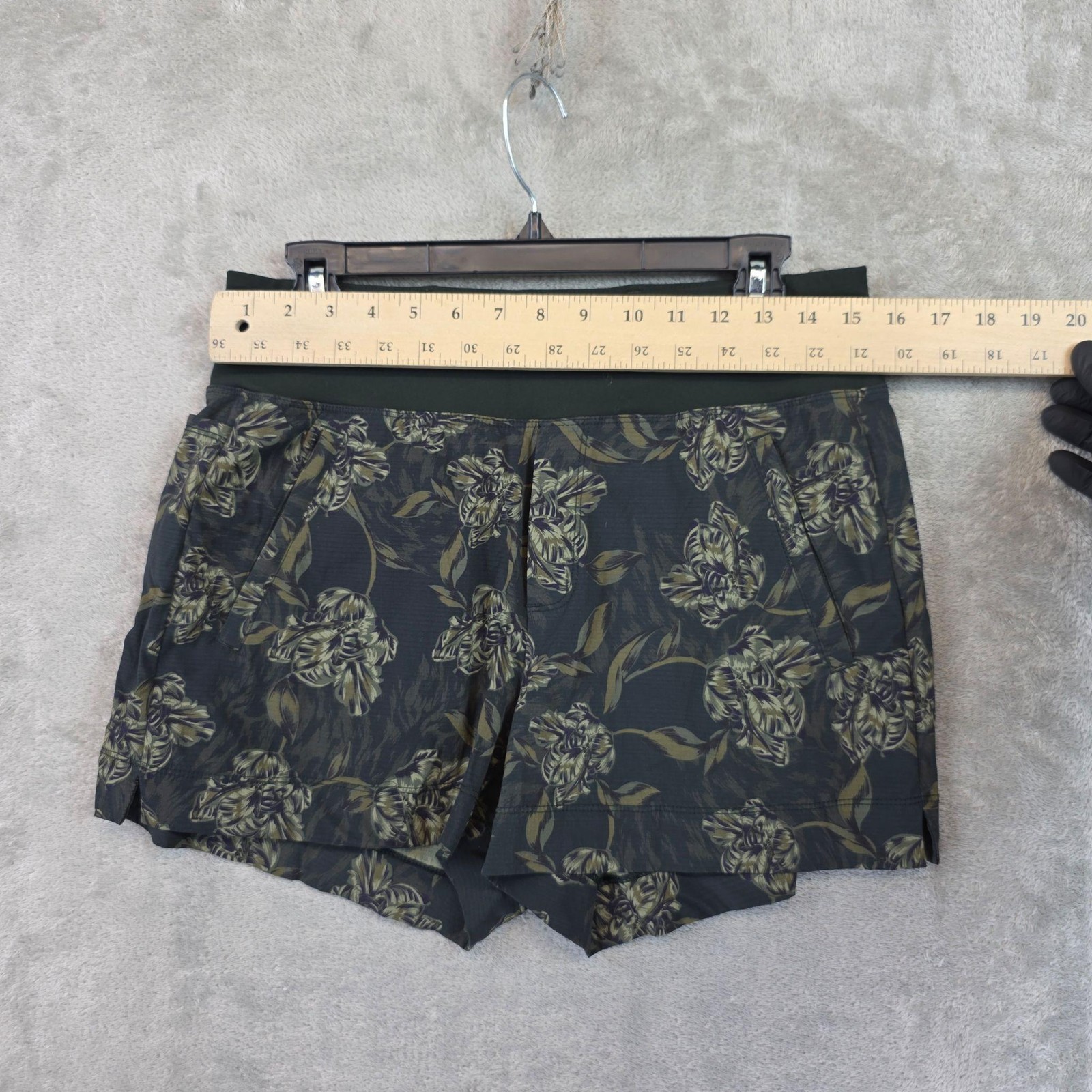 Athleta Shorts Womens 10 Green Trekkie North Printed 3.5 In Hiking Zip Pocket