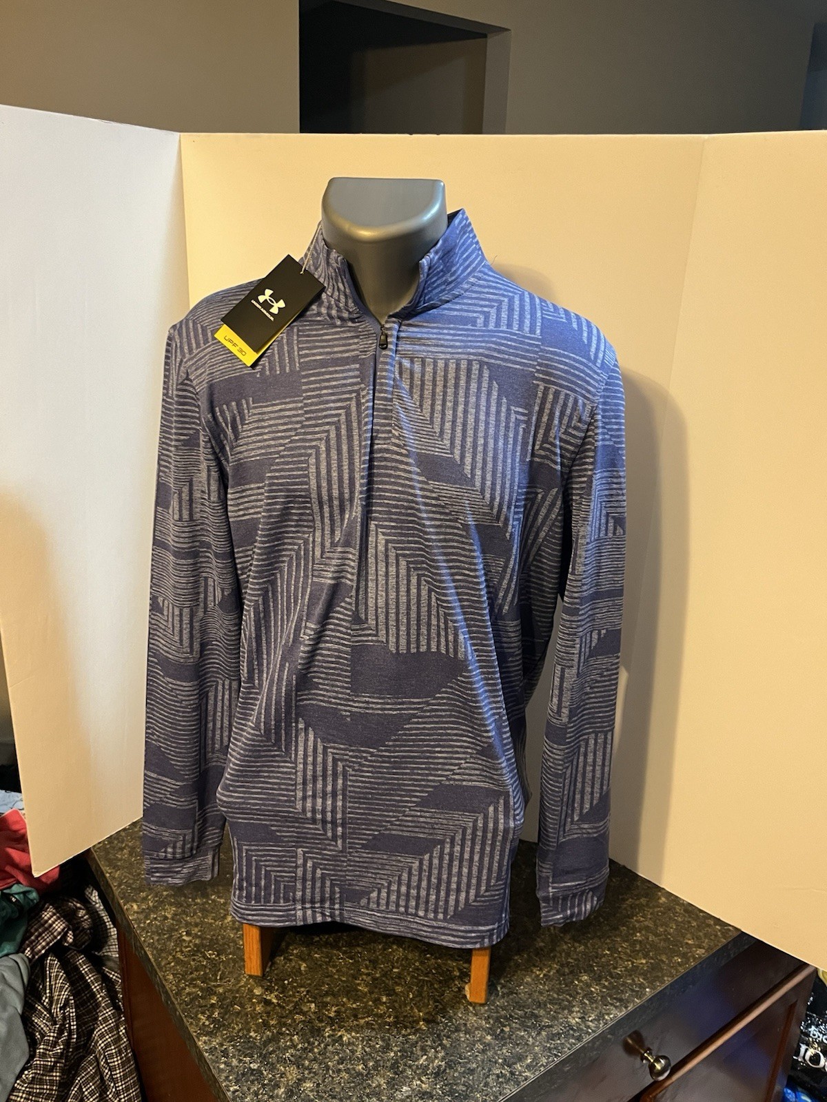 Under Armour Men’s LS 1/4 Zip Pullover Blue Geometric Medium Poly Blend – NWT