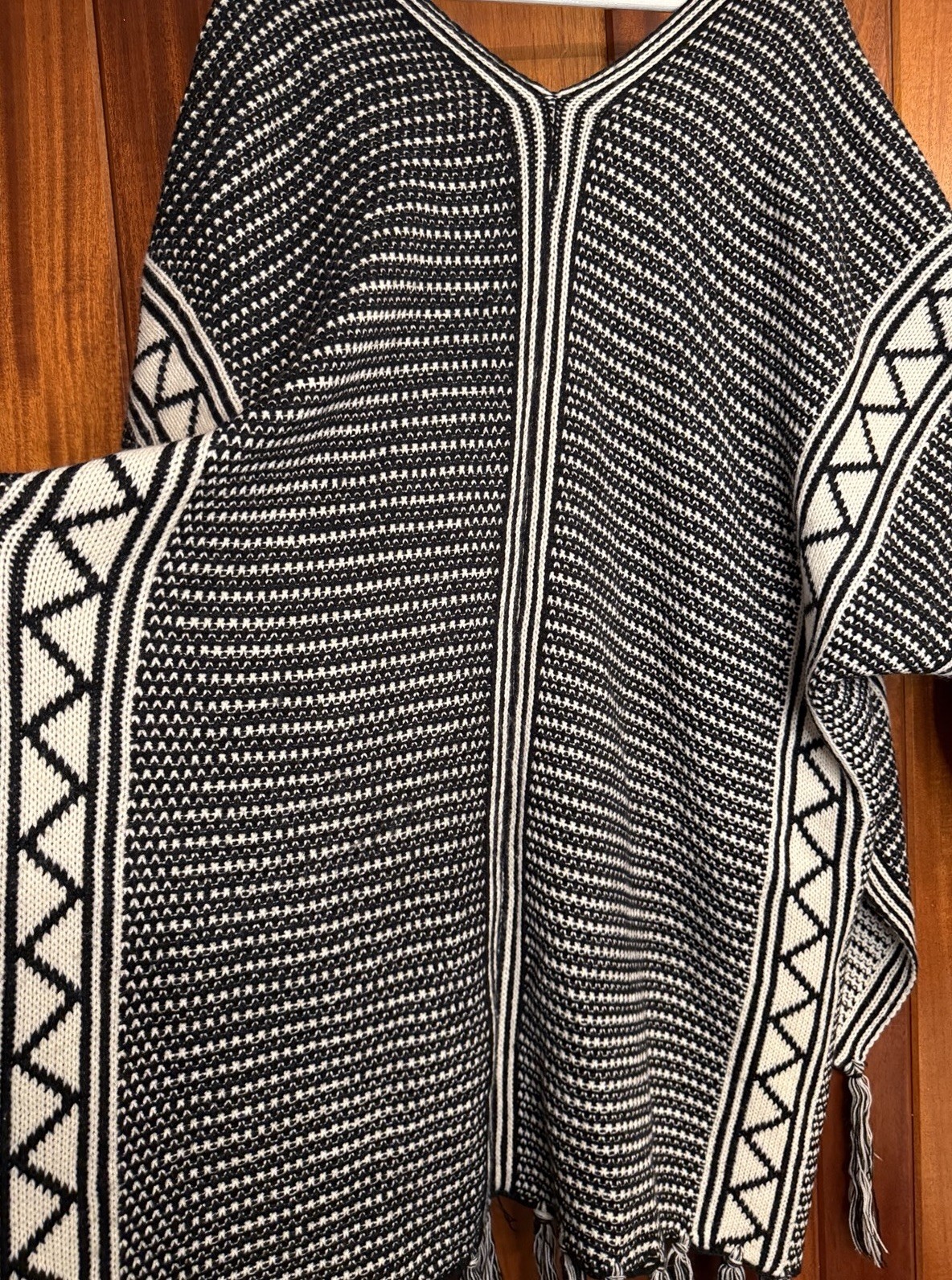 ANTHROPOLOGIE Do Everything In Love Poncho ONE SIZE Black/Cream Acrylic Knit