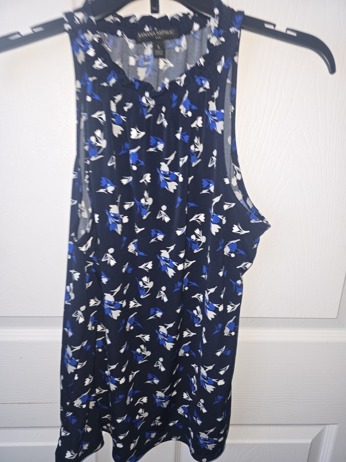 Banana Republic Navy Blue White Floral Ruffle V-Neck Sleeveless Blouse Womens S