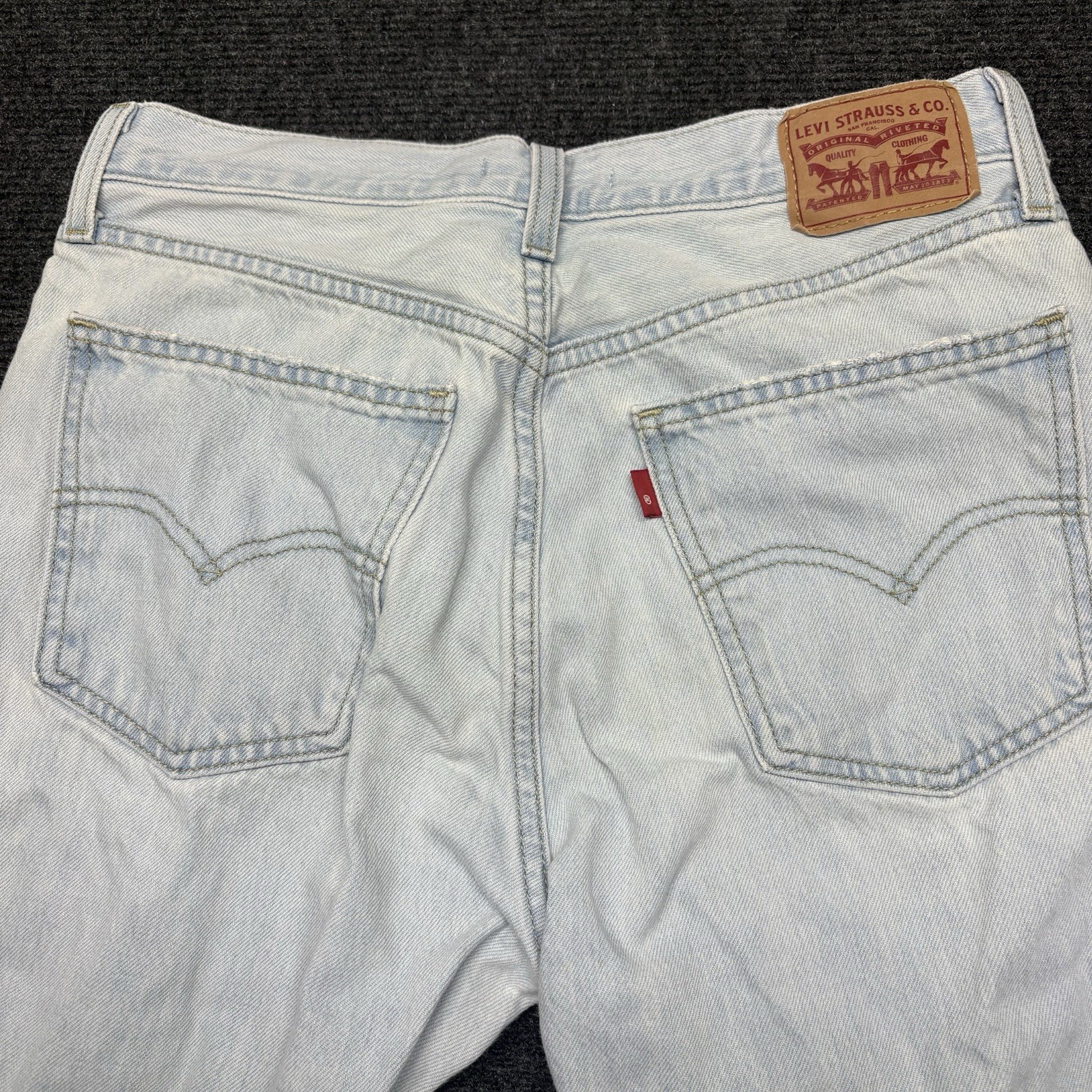 Levi’s Low Pro Straight Jeans Womens Size 27 Light Wash Distressed Ripped Knees