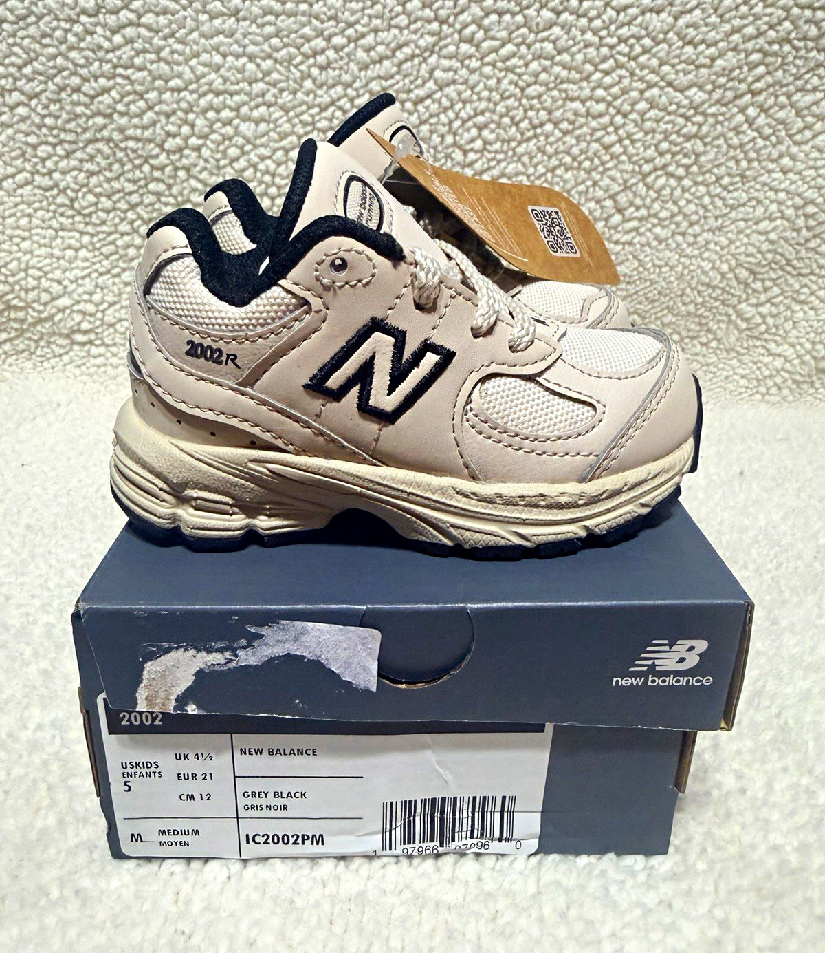 New Balance 2002R Unisex Kids Athletic Sneakers US 5 M Gray/Black IC2002PM