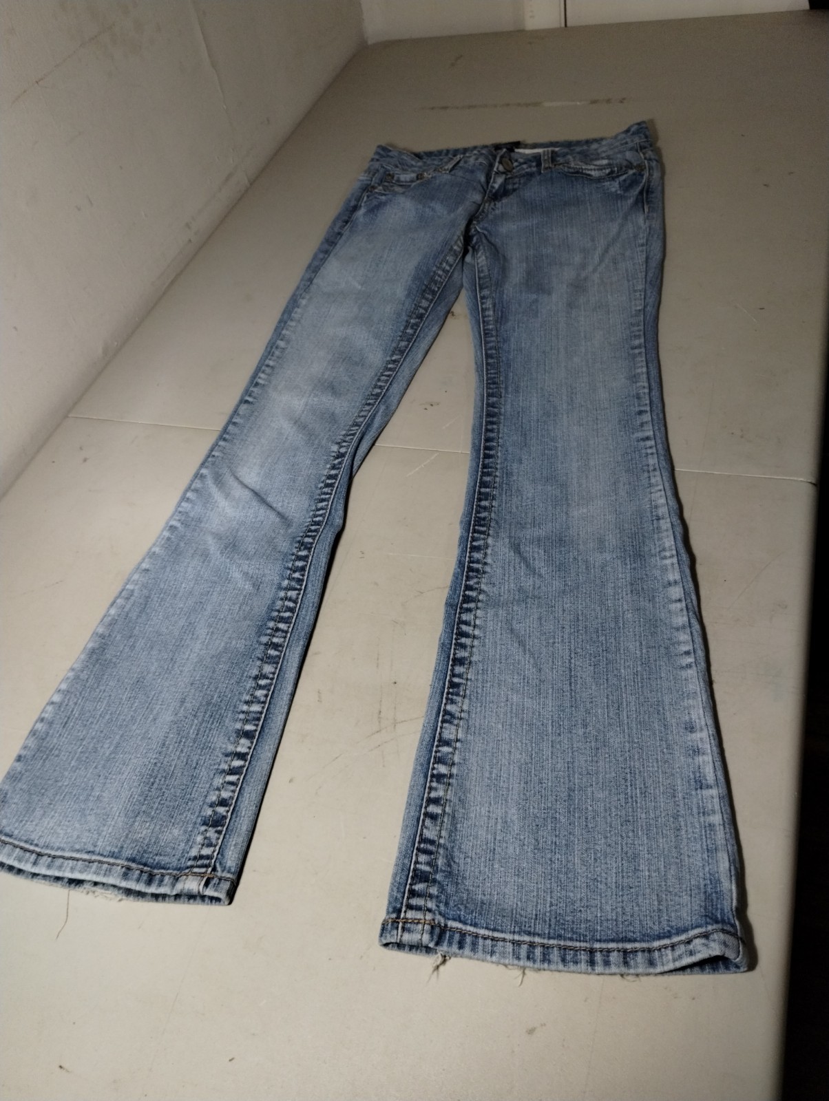 Amethyst Jeans Women’s Size 5 Flare Leg Low Rise Stretch Denim