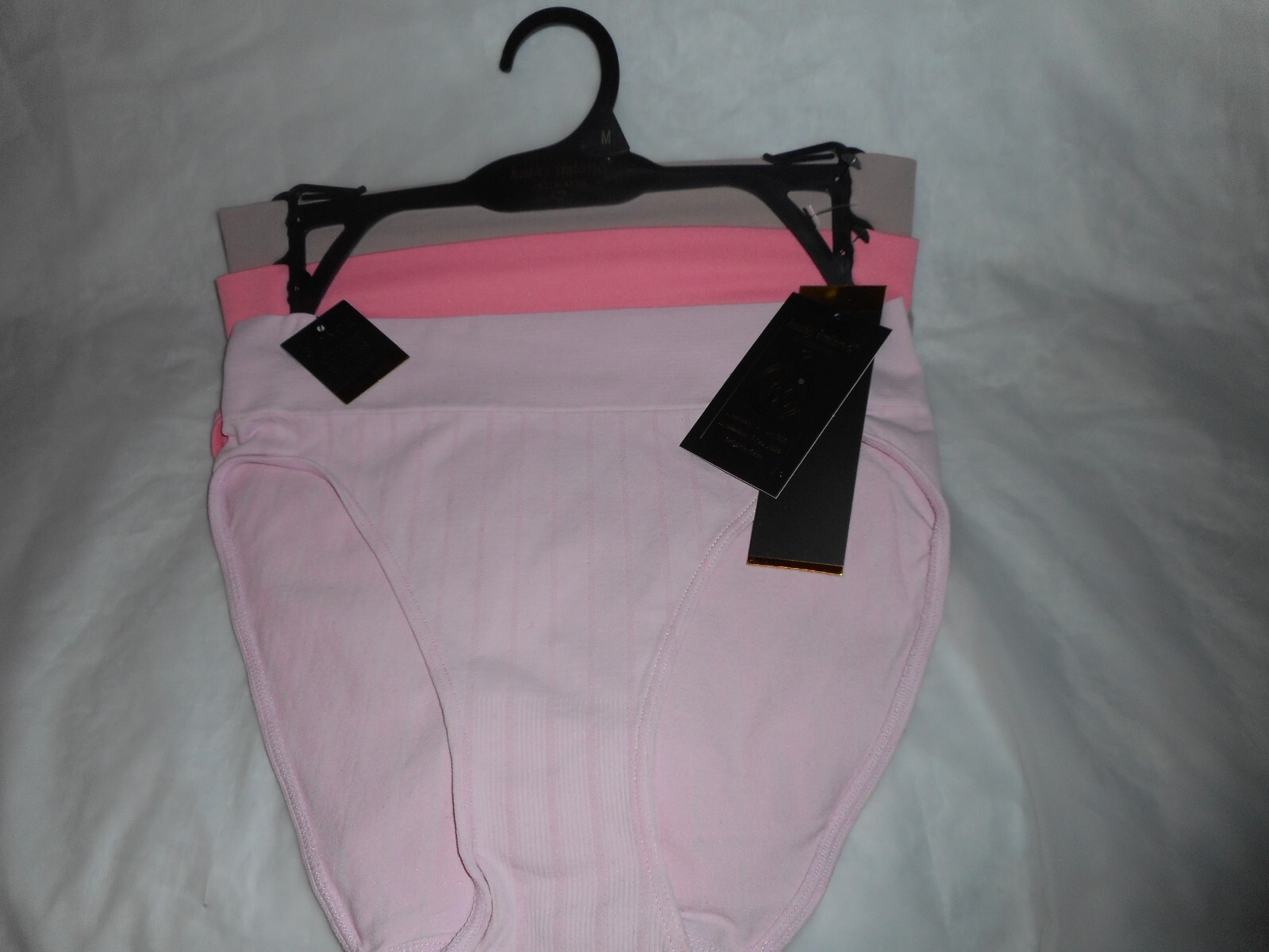 Kathy Ireland 3 Pack Mul ti Color Comfort Seamless HI Cuts Size Medium