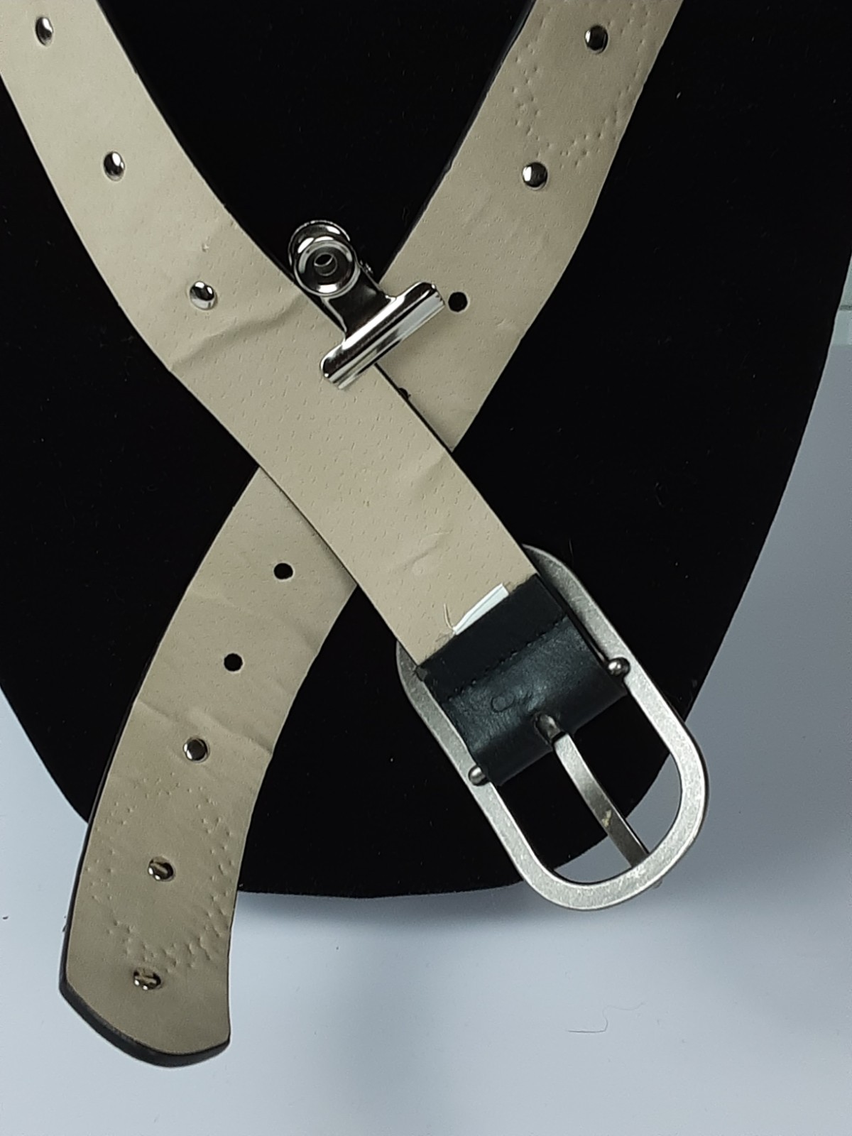 No Brand L-XL Black W/Gems & Studs Design 1.5″ Wide 44.5″ End To End Silver Hwd