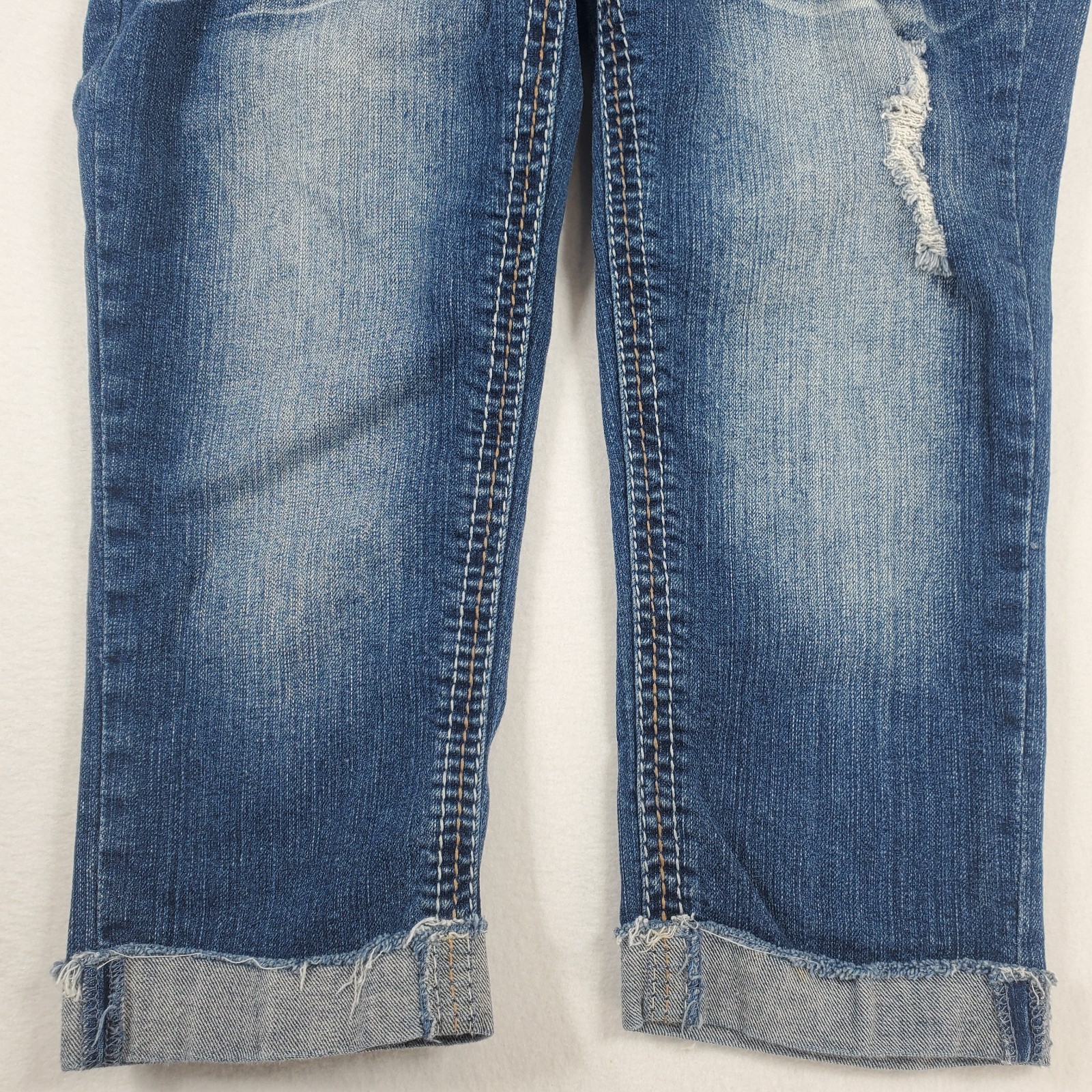 Amethyst Jeans Junior Womens 30×17 Blue Denim Capri Distressed