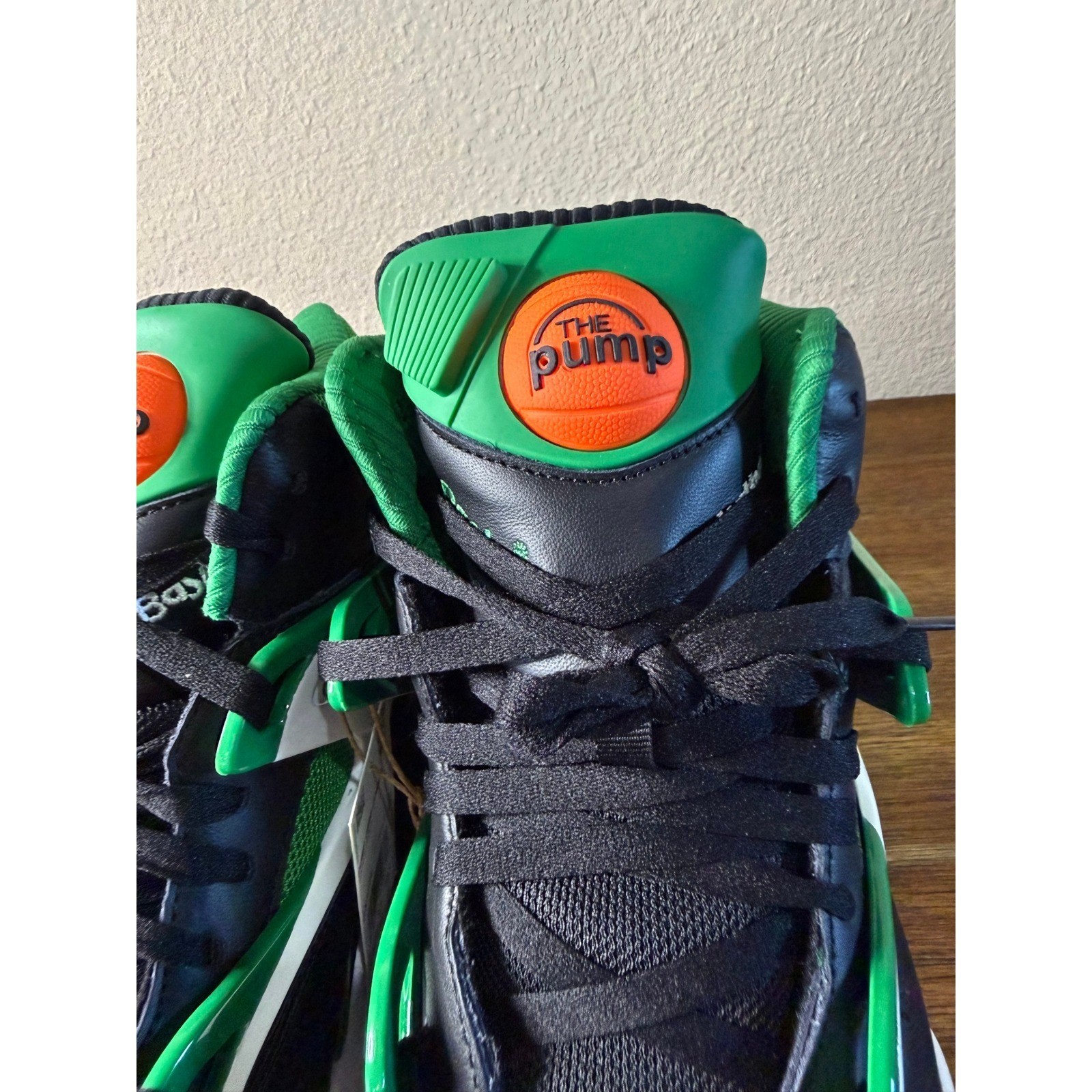 Reebok Pump Omni Zone II Mens 10.5 Black Green New GX3779 Hexalite Basketball