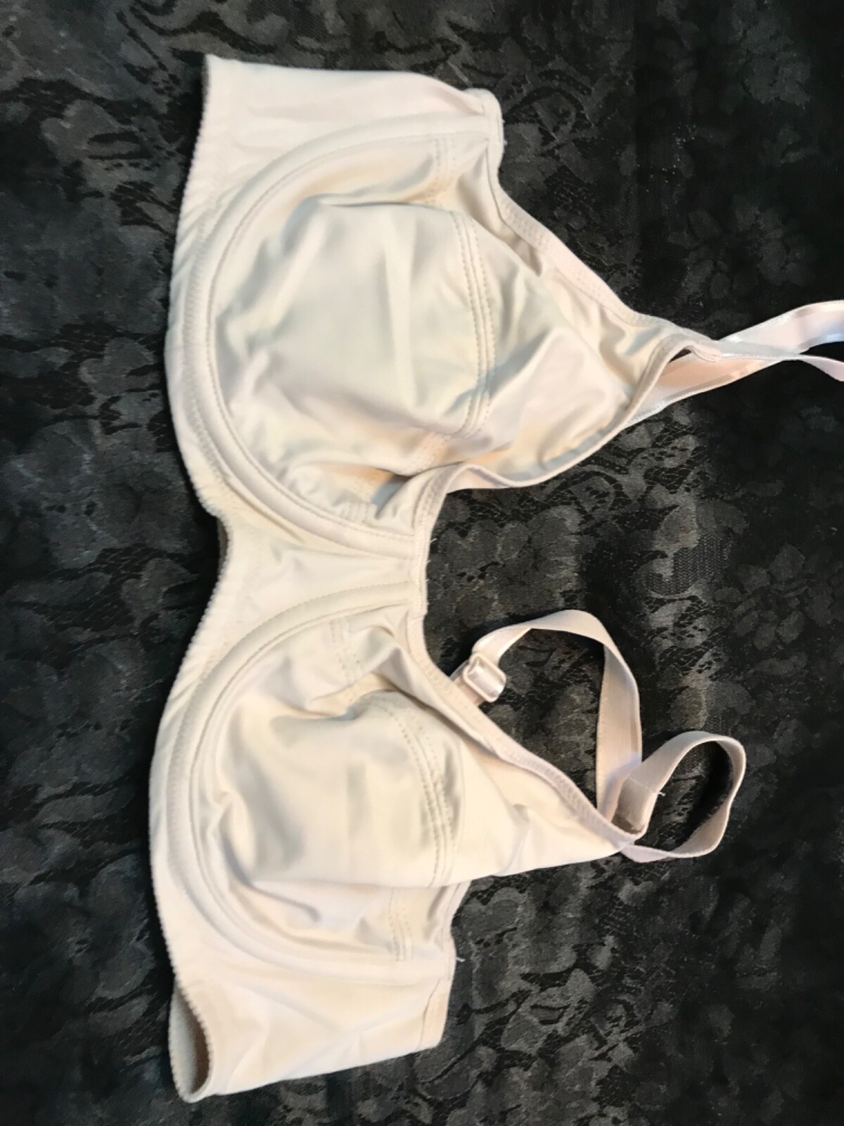Bra Unbrandedd Size us 30a it1a eu65a unpadded wireless white