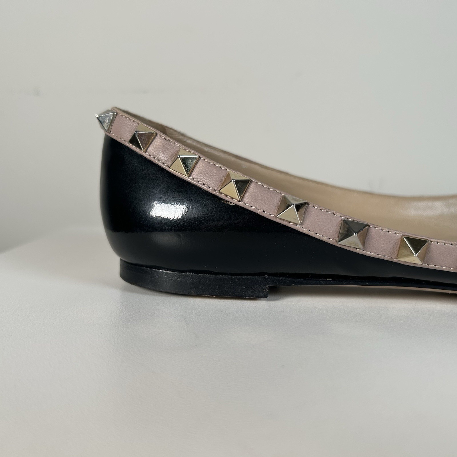 Valentino Garavani Rockstud Ballet Flats Black Pointed Toe Patent Leather Sz 39