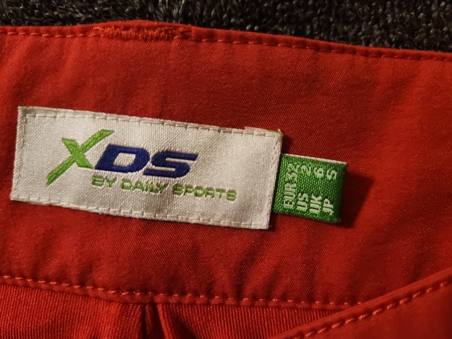 DAILY SPORTS Women’s 2 Red XDS Golf Skort Stretch Zip Pocket Performance Size 2