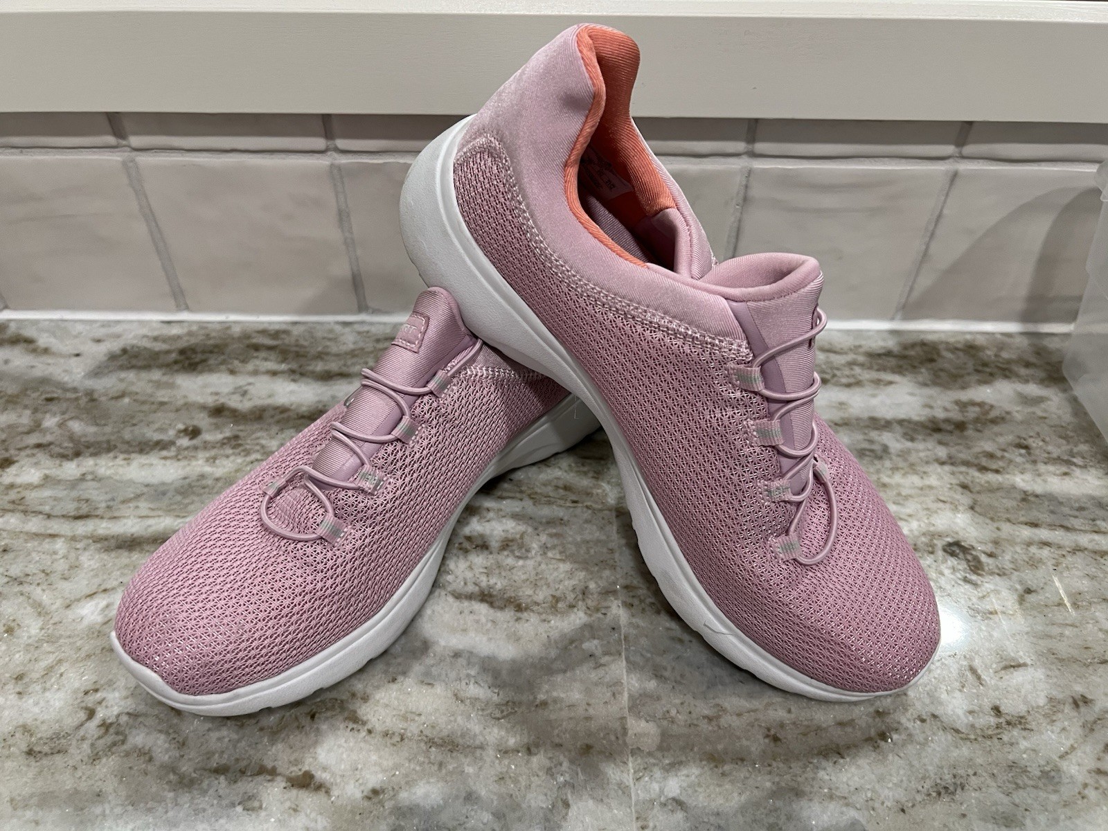 Size 9 Women’s Skechers AIR Cooled Memory Foam Size 9 Pink Slip On