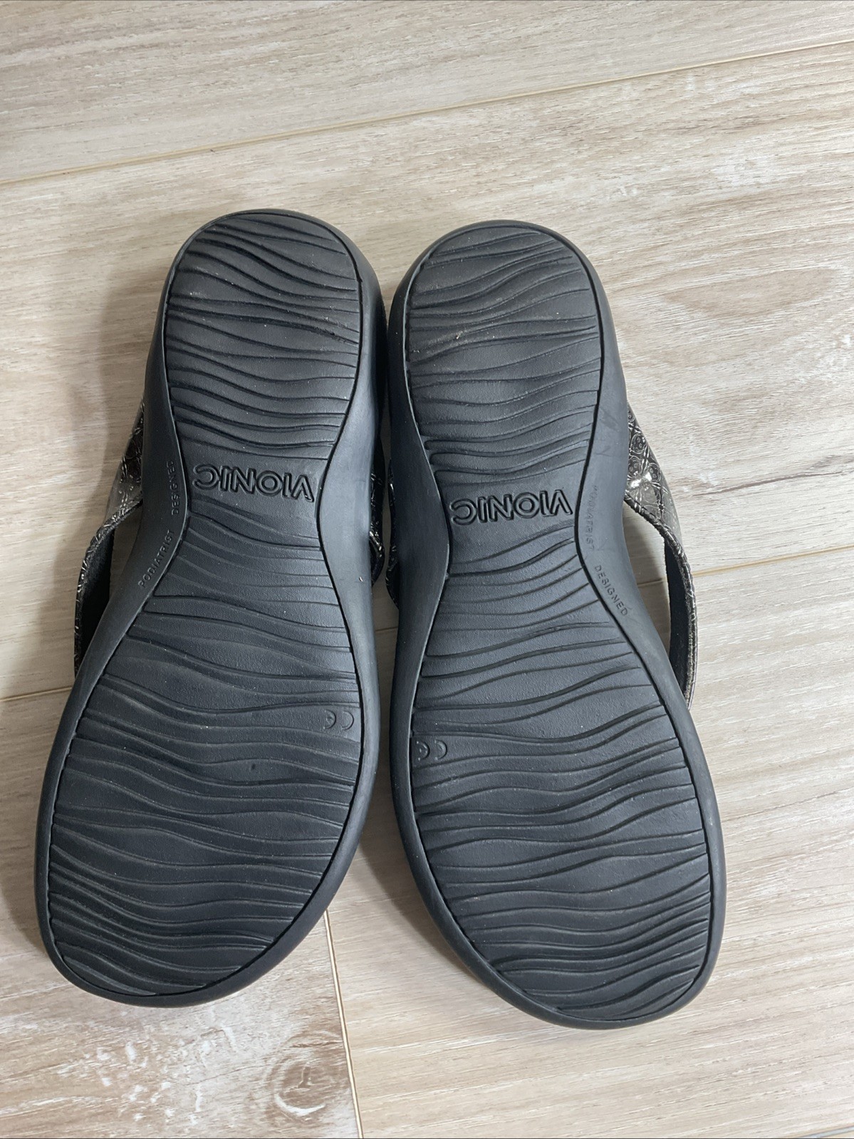 Vionic Bella II Comfort Thong Sandals Womens 8 Black Tile Bow Shoes Flip Flops