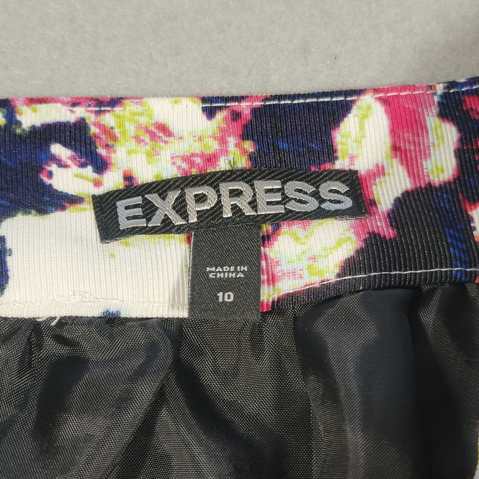 Express Floral Print Mini Skirt Womens Size 10 White Pink Blue Lined Pockets