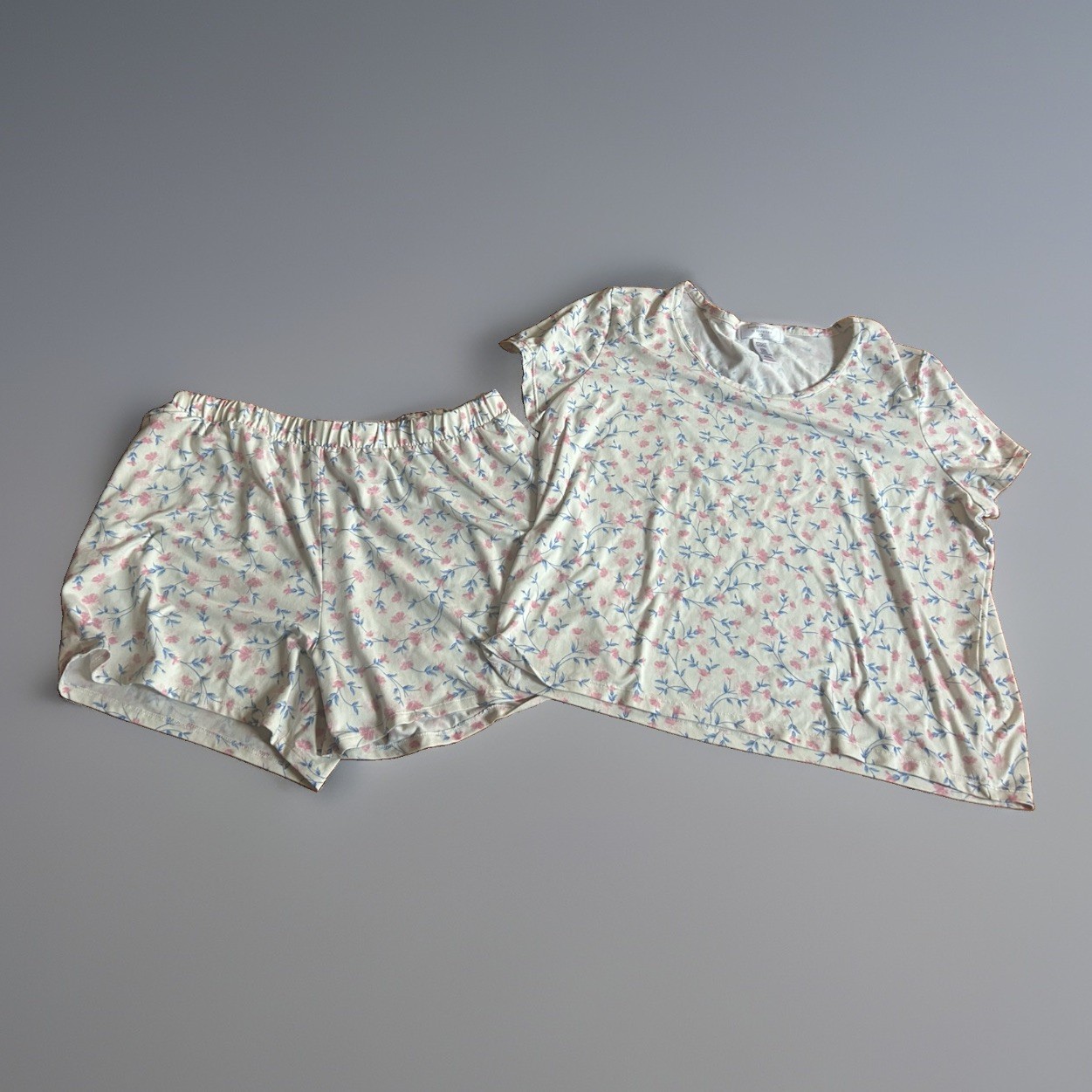 Kathy Ireland Sleepwear 2pc.Short Set, Off white Floral Size Large Lightweight