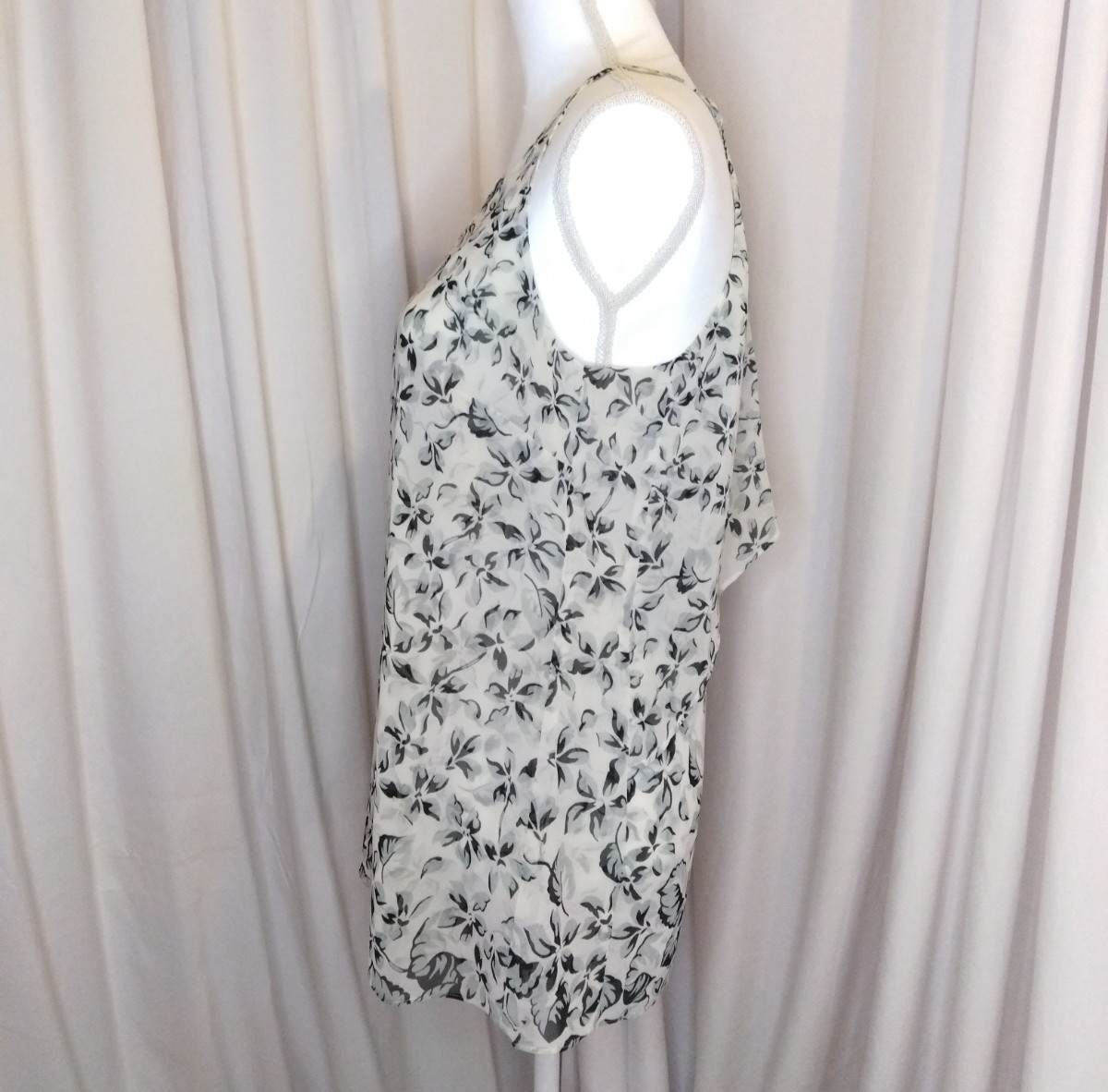 Cabi #5212 Terrace Cami Womens Small Chiffon White Black Floral layered tank top