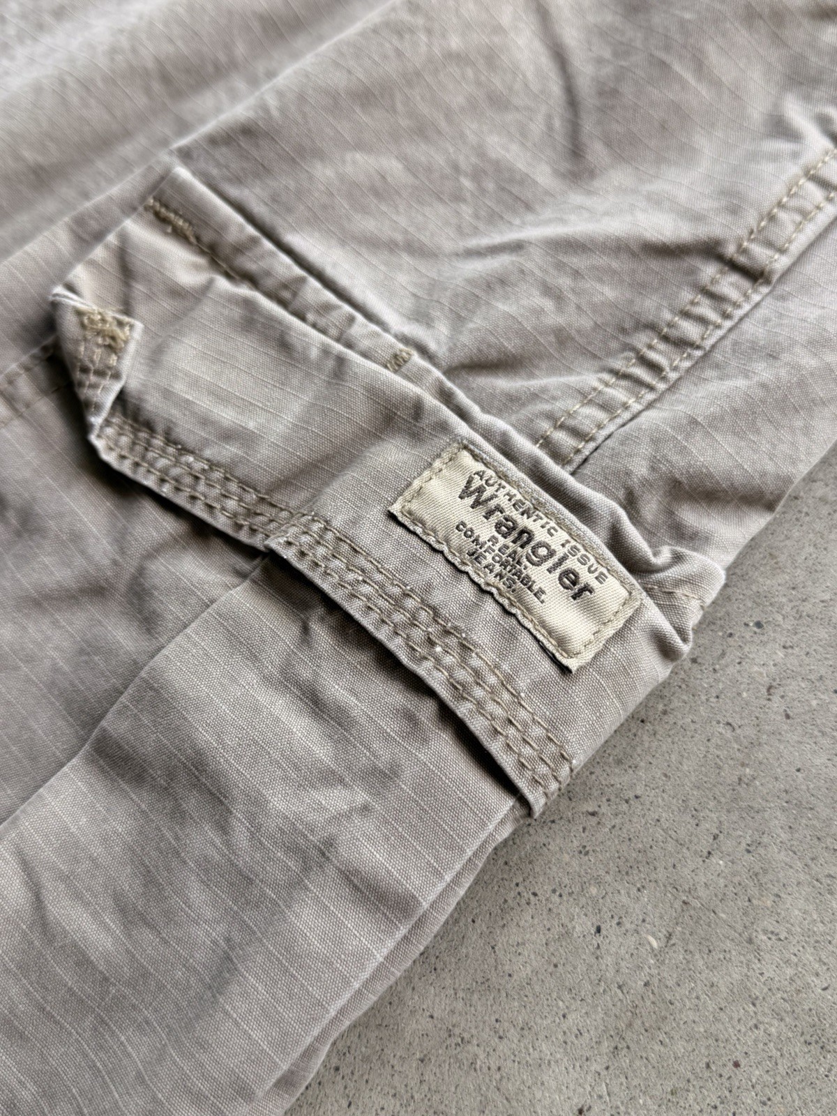 Wrangler Rugged Wear Men’s Beige Ripstop Cargo Pants Cotton Relaxed 30W