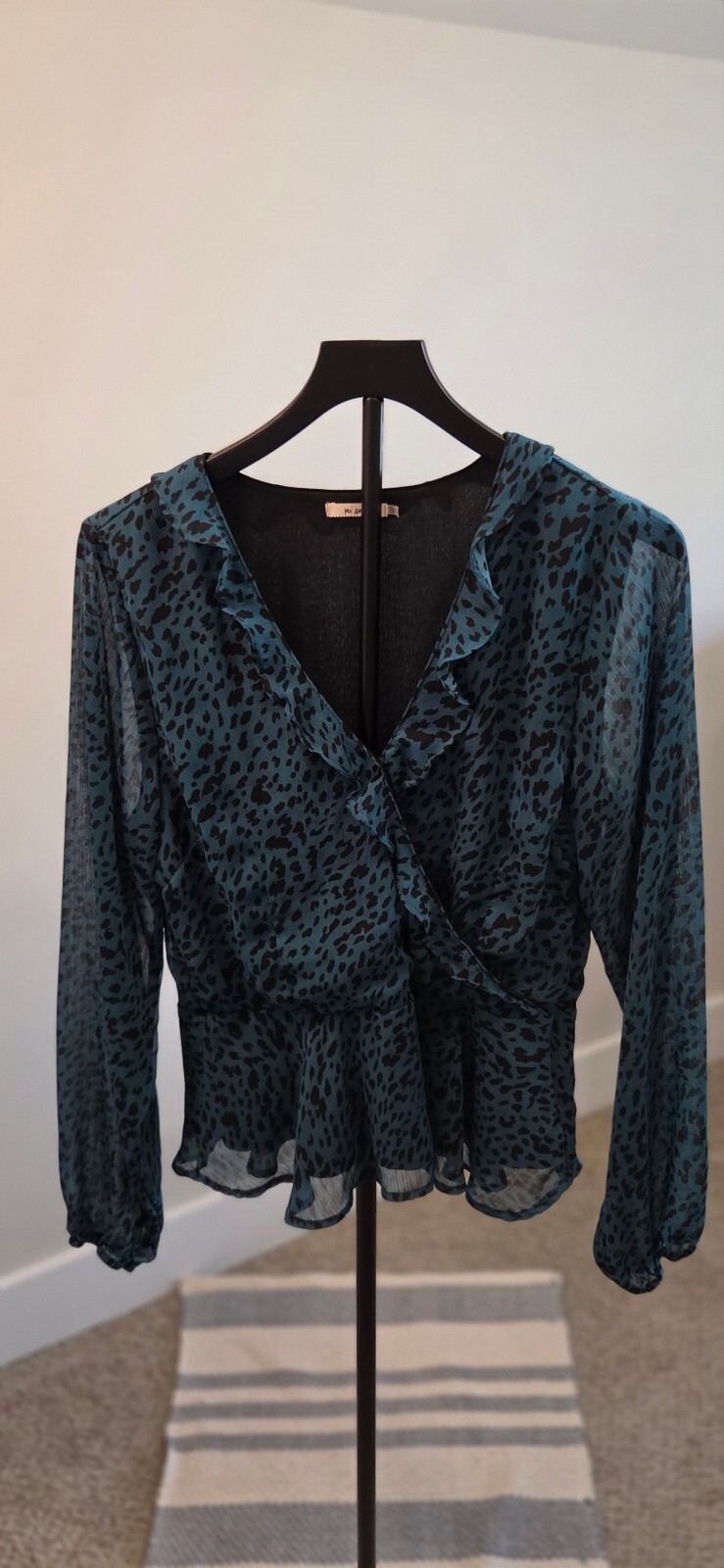 mi ami Women’s Long Sleeve Ruffled Wrap Blouse XL