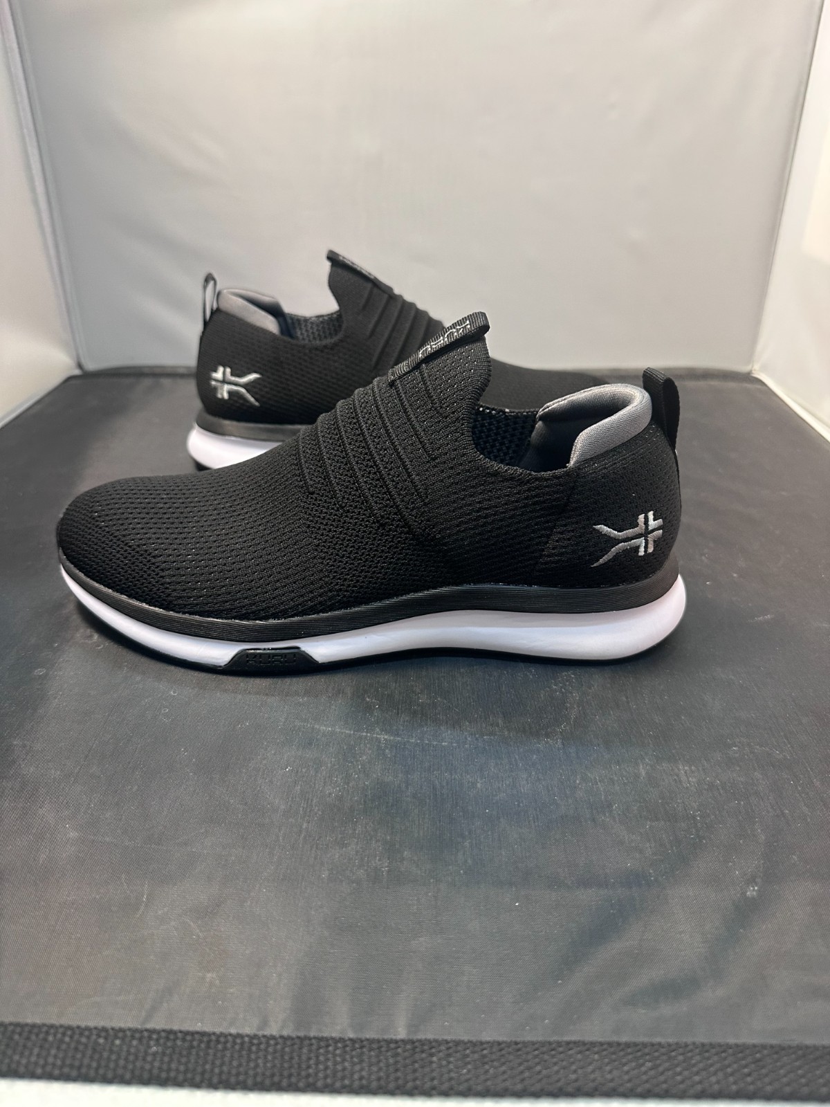 kuru Men’s Atom Slip-On 7.5