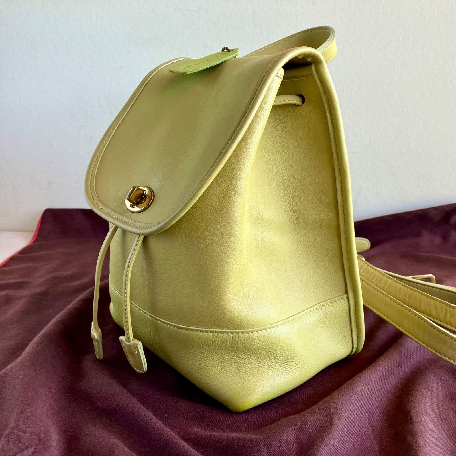 COACH Vintage Daypack Drawstring Turnlock Backpack Lime Green Leather USA Auth