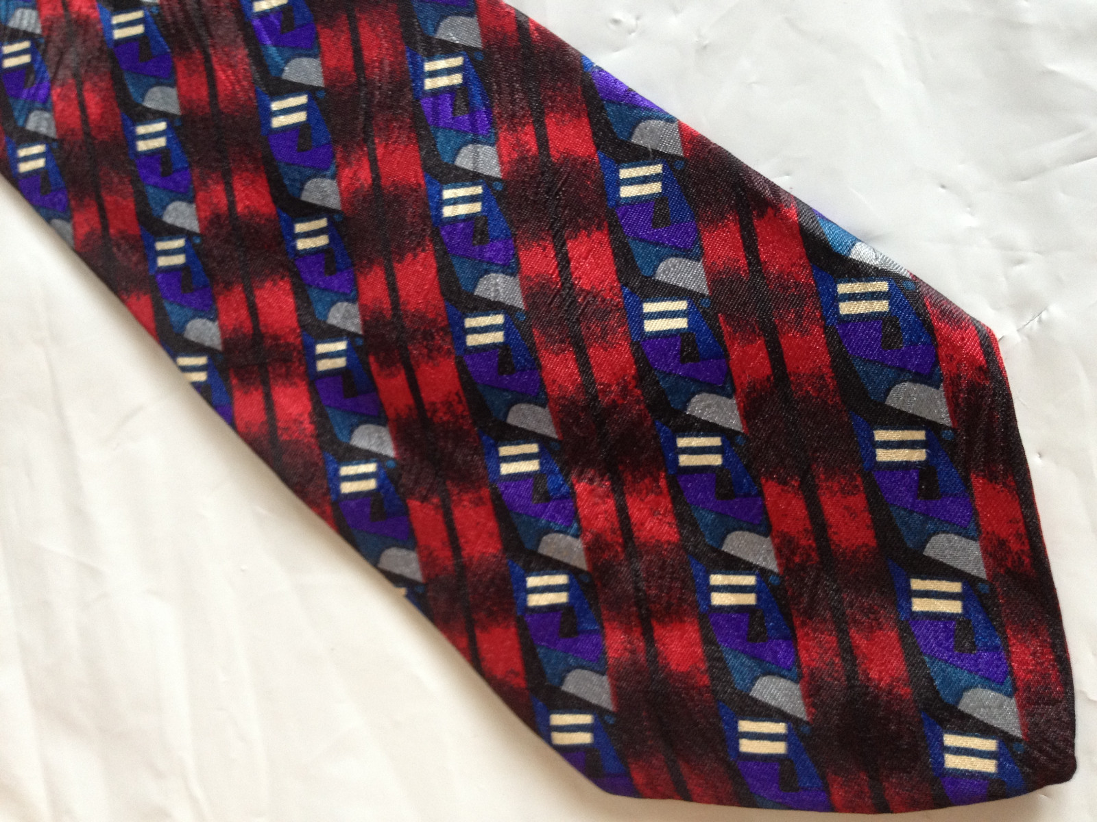 Red Blue Purple Tie Necktie VAN HEUSEN 8036a
