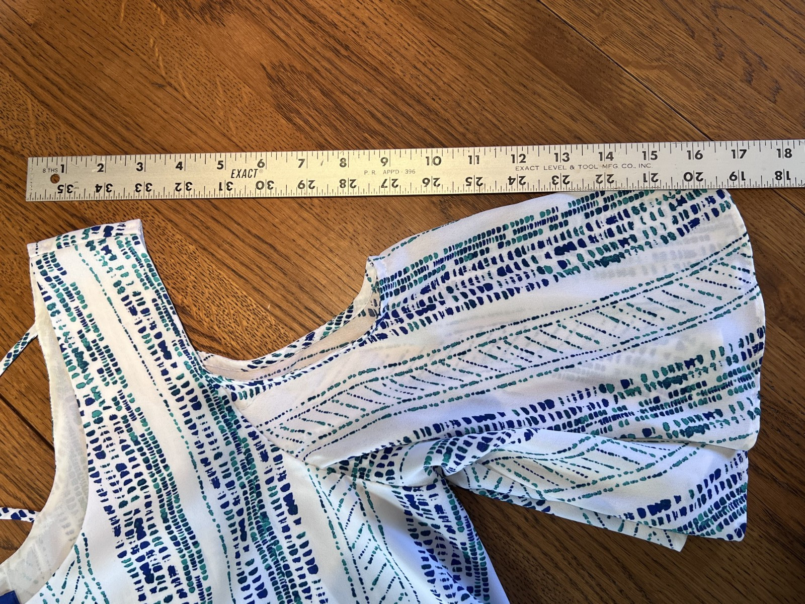 Apt. 9 White Short Sleeve Cold Shoulder Lined Top Blue Green Pattern XL 011
