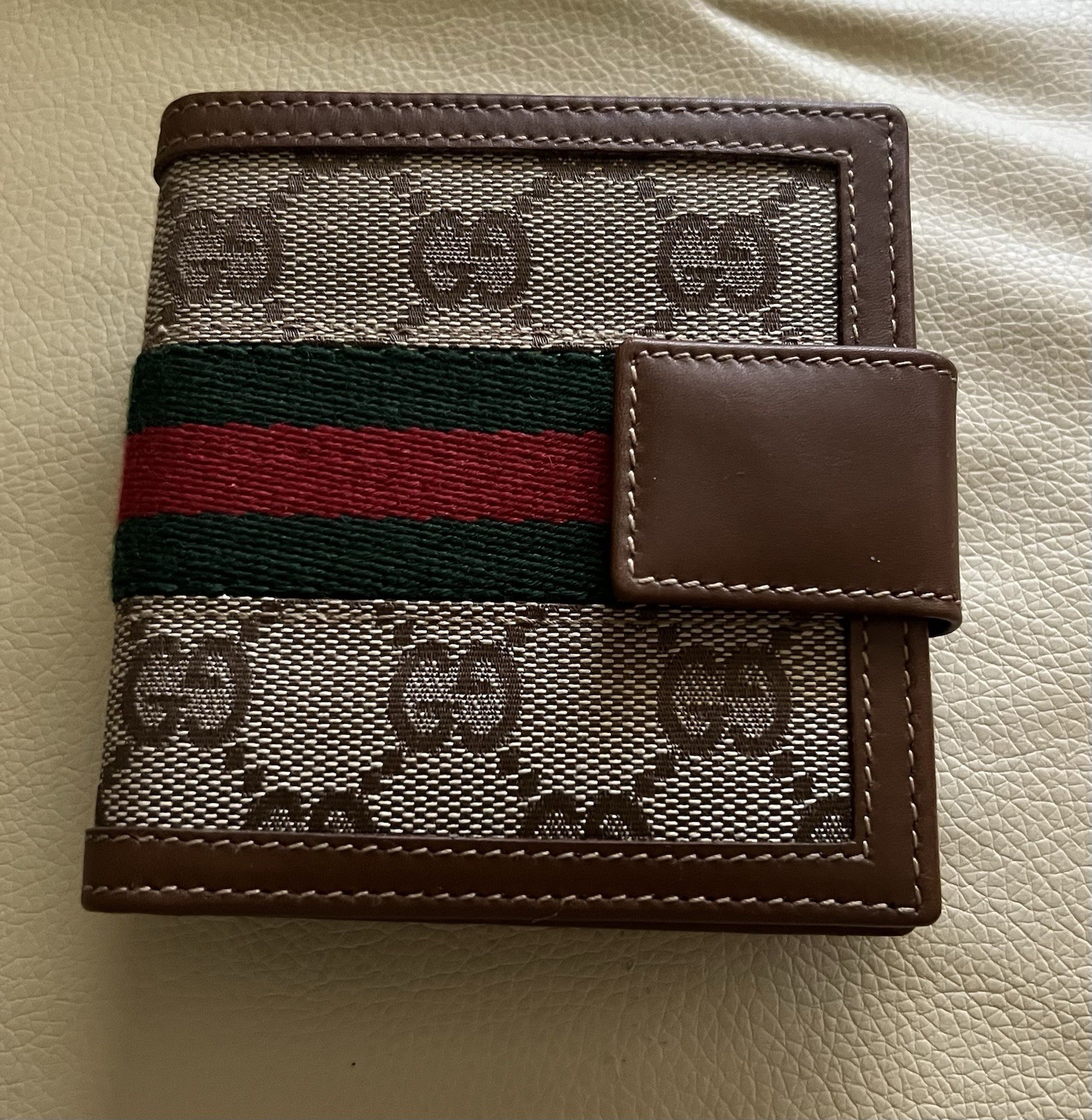 Unused- Gucci GG Canvas Bi-Fold Wallet Leather Bills, Credit Cards and Coins