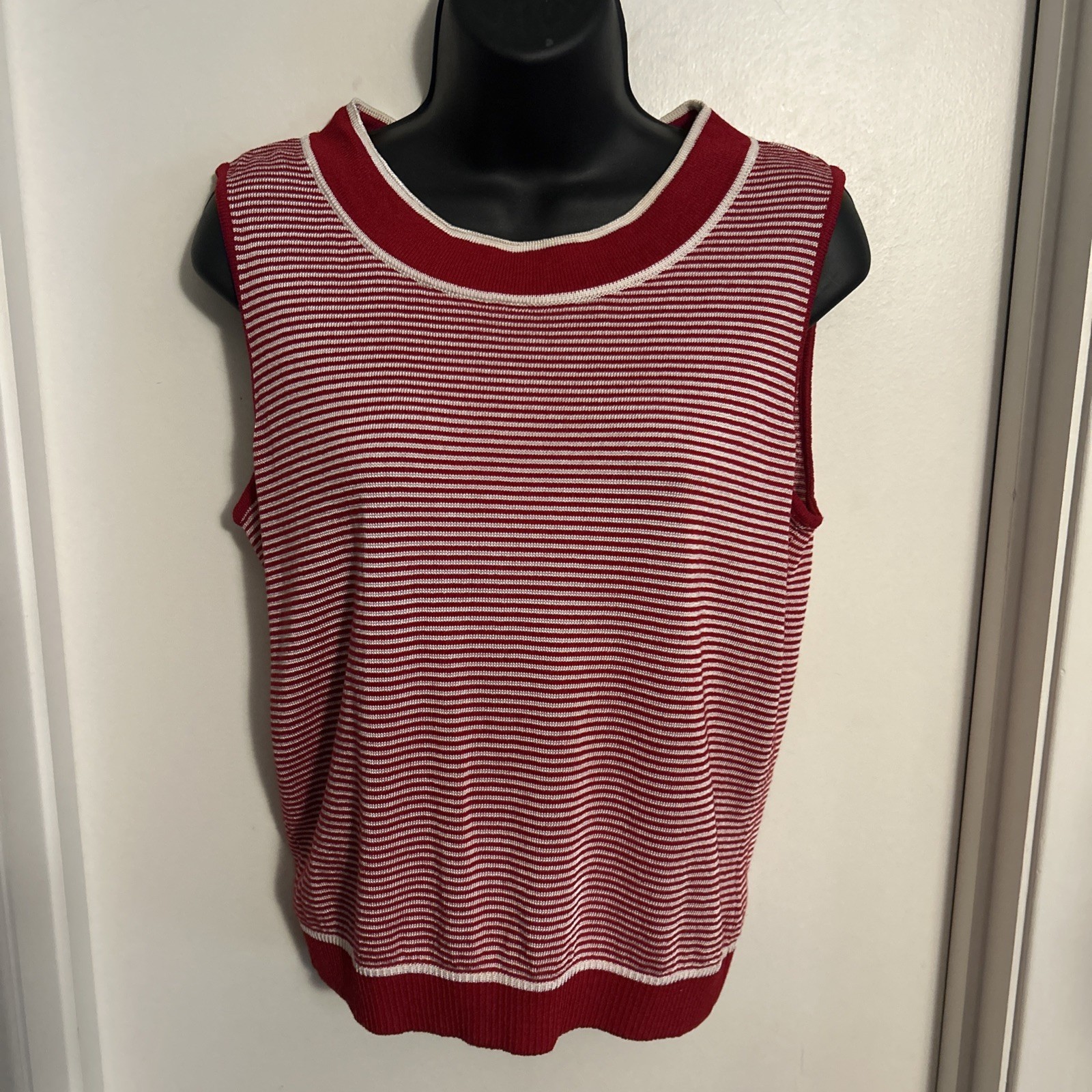 St.John Red White Striped Sleeveless Knit Top Mock Neck Rayon Wool blend Size M