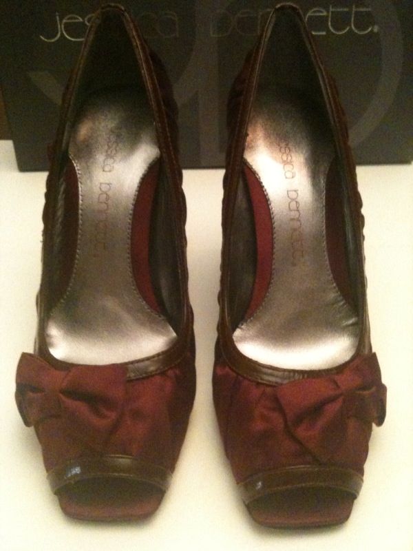 $130 JESSICA BENNETT Galena Ruched Satin Heels NEW ~ Burgundy Size 6.5