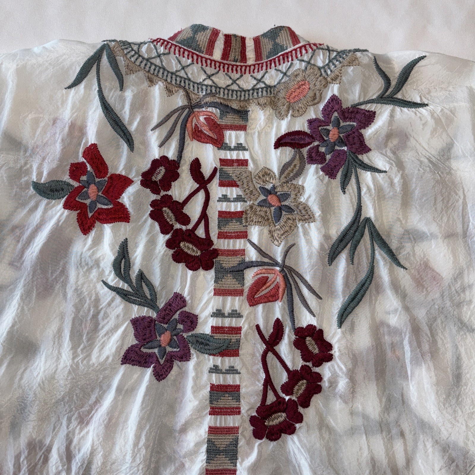 Johnny Was Small White Floral Embroidered VNeck Short Sleeve Button Vintage Boho