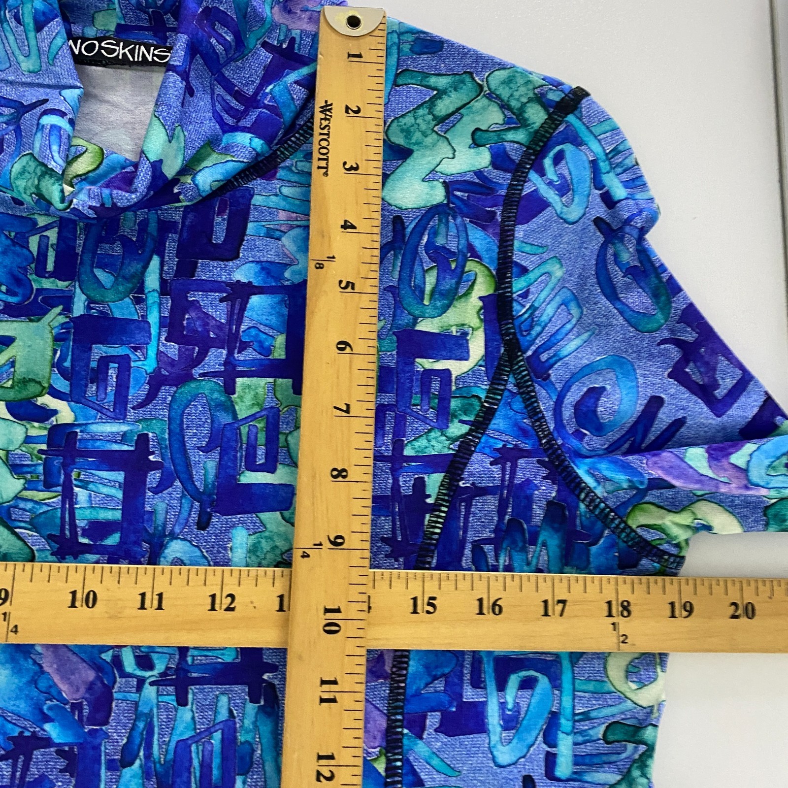 Snoskins Turtleneck Base Layer Top Womens Large Blue Hieroglyphics Stretch