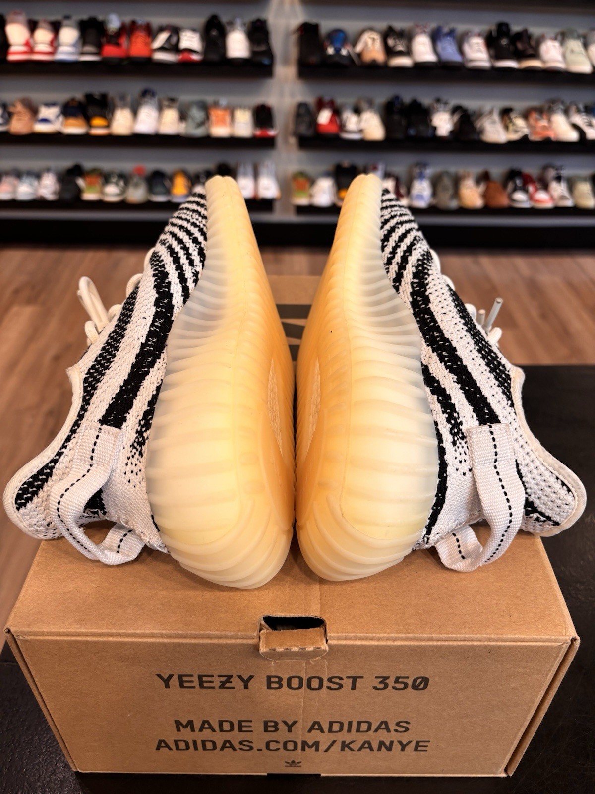adidas Yeezy Boost 350 V2 Zebra Size 9 Pre-Owned CP9654 White Black