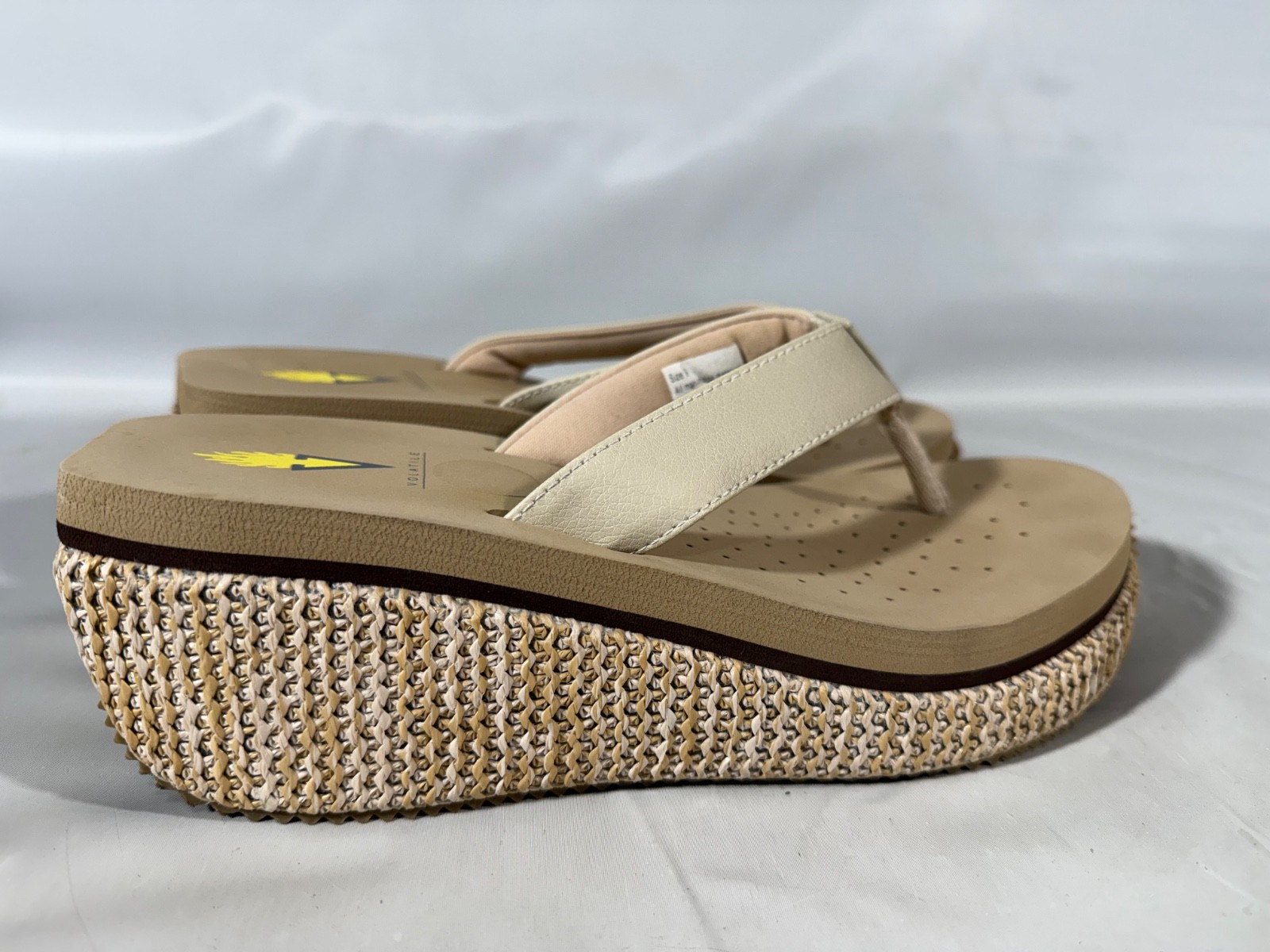 Volatile Island 2 Platform Wedge Sandals Slides Womens Sz 9 Raffia Thong Cream n