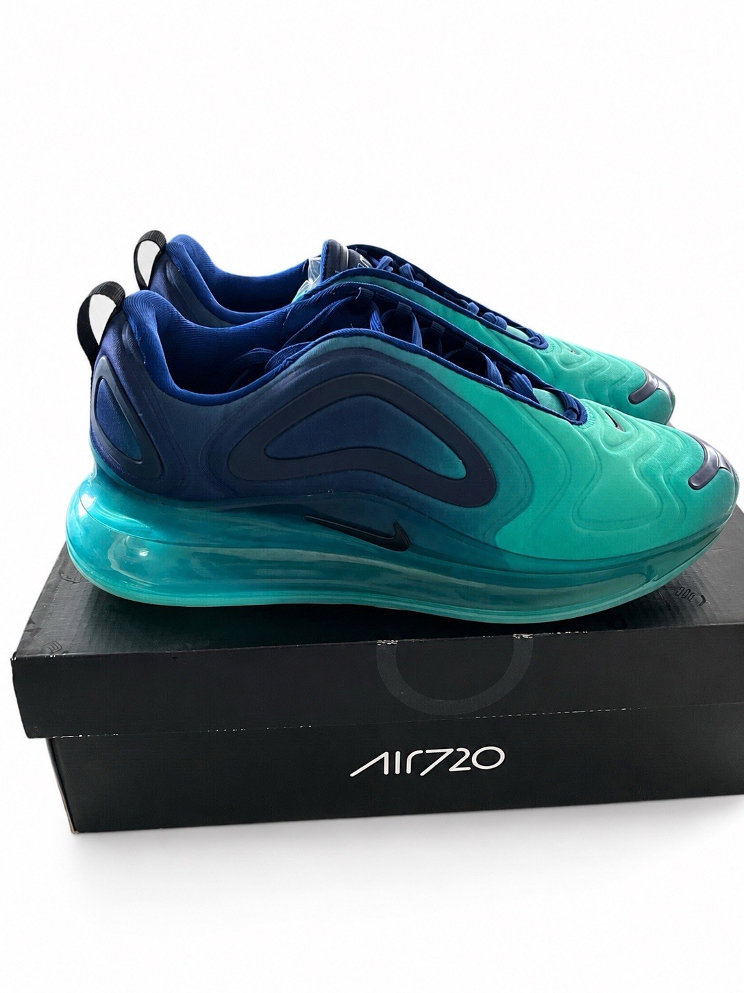 Nike Air Max 720 Sea Forest Men’s size 9 women’s 10.5 Excellent Condition !