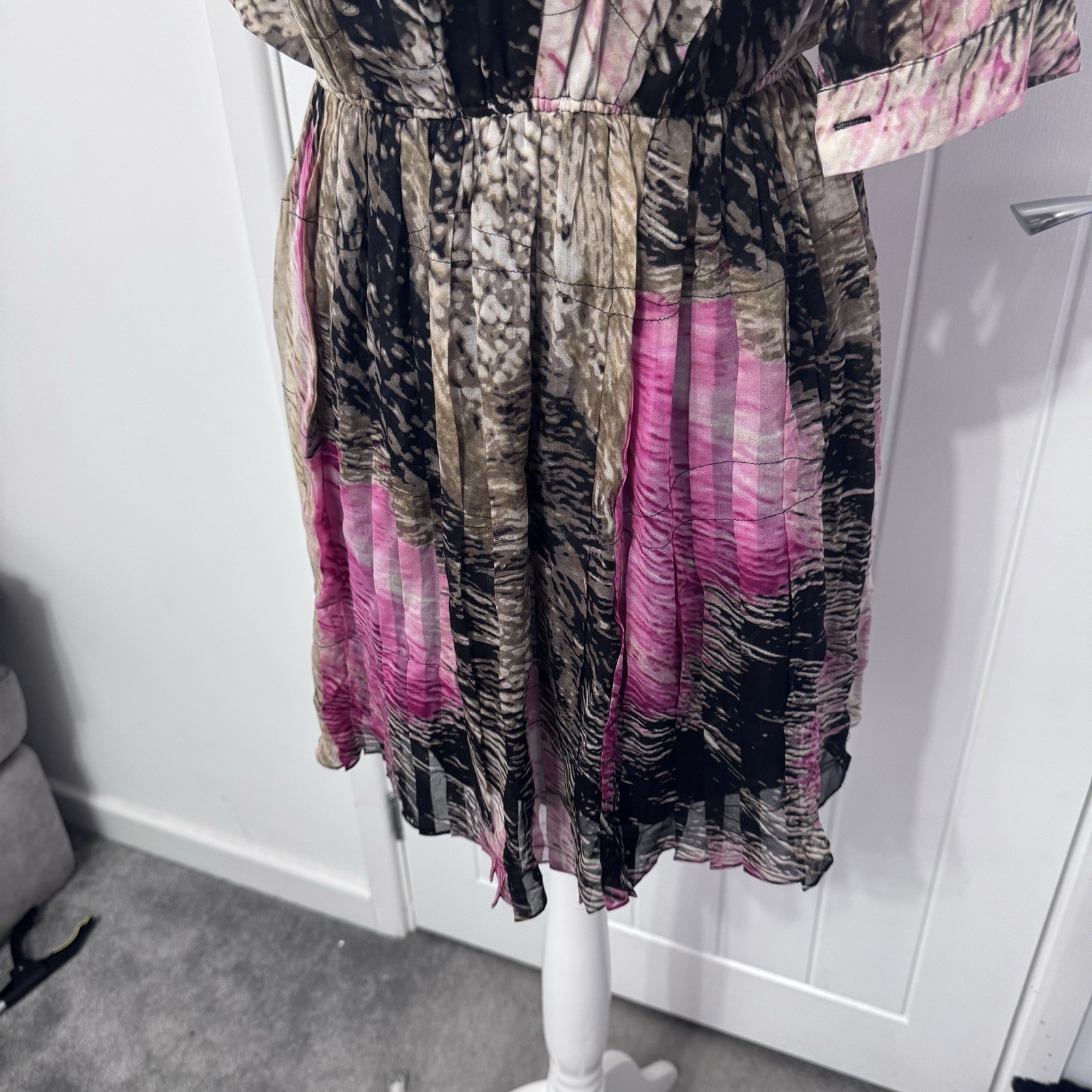 Diane Von Furstenburg 100% Silk Colourful Women’s Dress Long Sleeve Belt Size 4