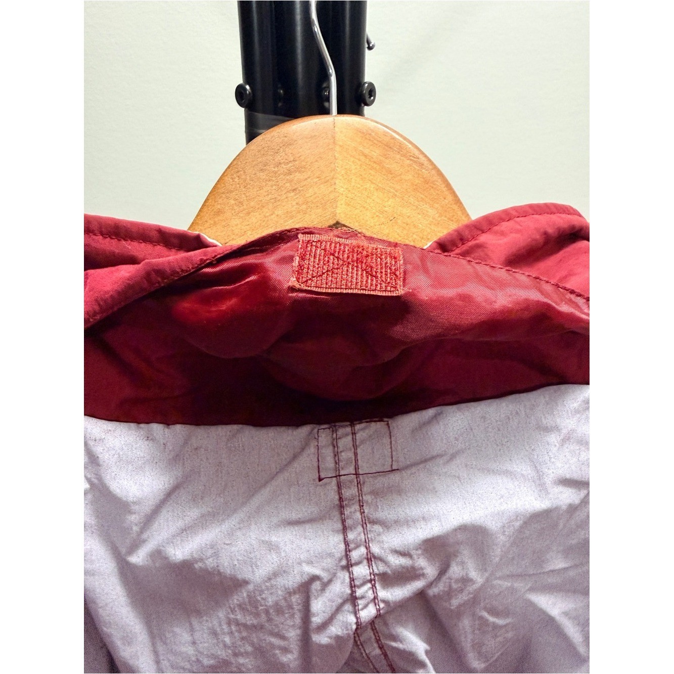 Wilson Y2K Maroon/Red Hooded Jacket with Packable Hood SZ XL