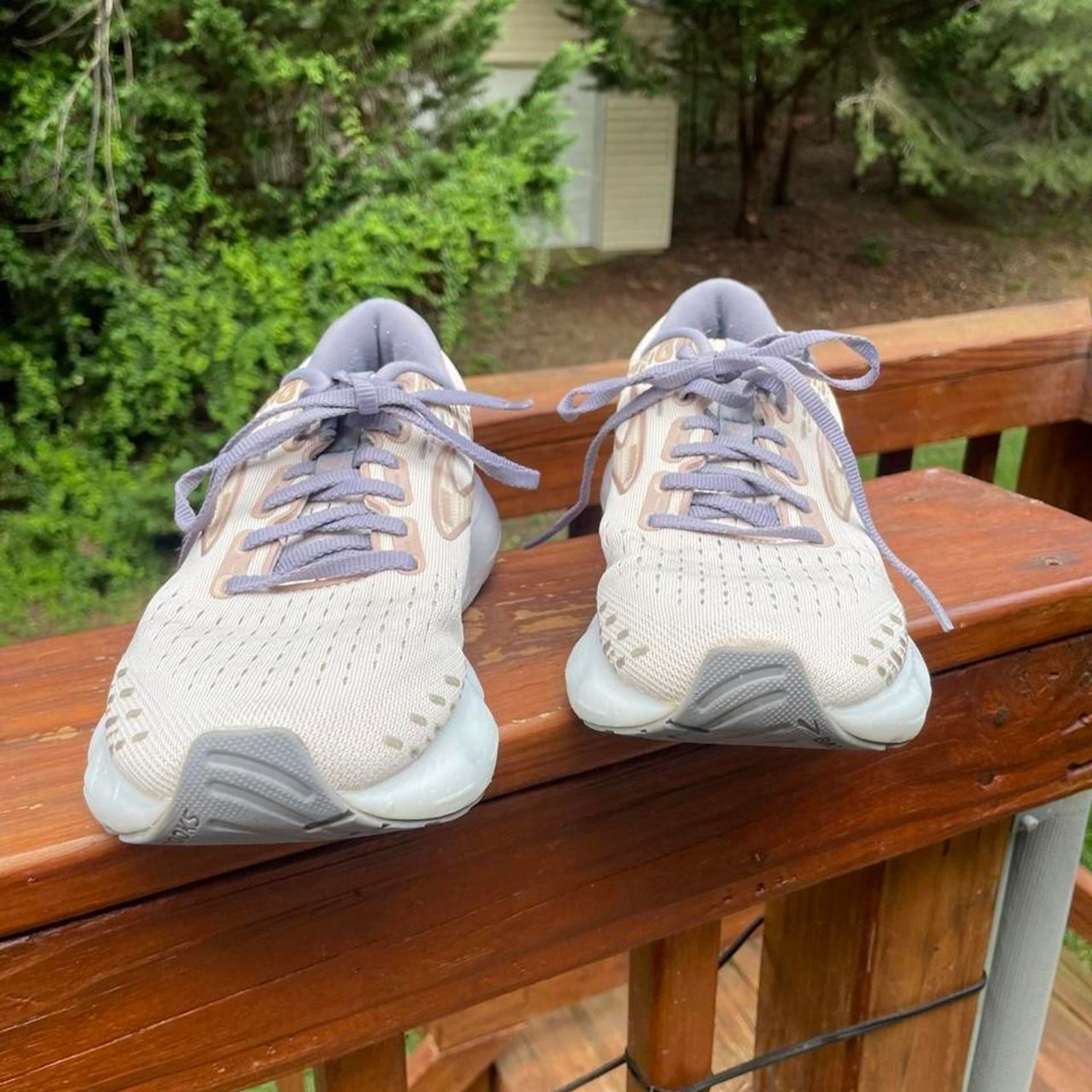 Brooks Glycerin 20 Women’s 8 Cream and Blue Running Sneakers
