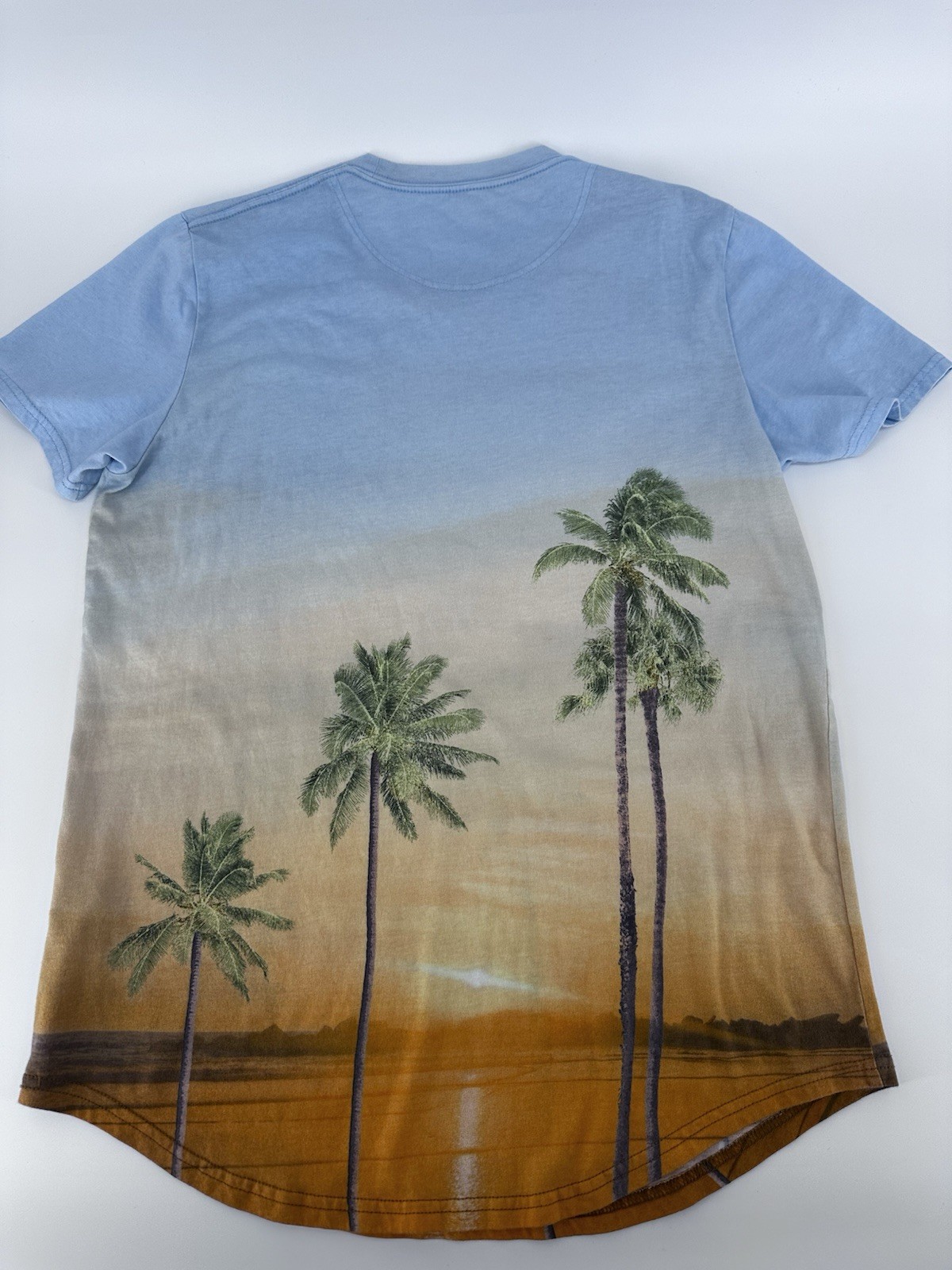 Hollister T-shirt Men’s Size M Beach sunset Palm Tree Shirt Orange/Blue