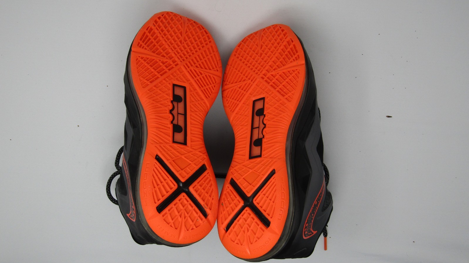 Nike LeBron X 10 Lava Charcoal Total Orange Men’s Size 9.5 541100-002 Diamond