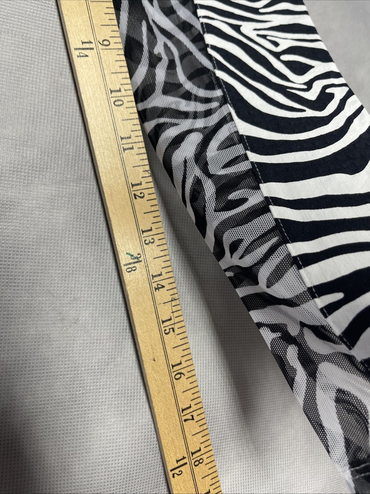 IBKUL Black & White Cecilia Zebra Print Long Sleeve Small Drawstring UPF 50+