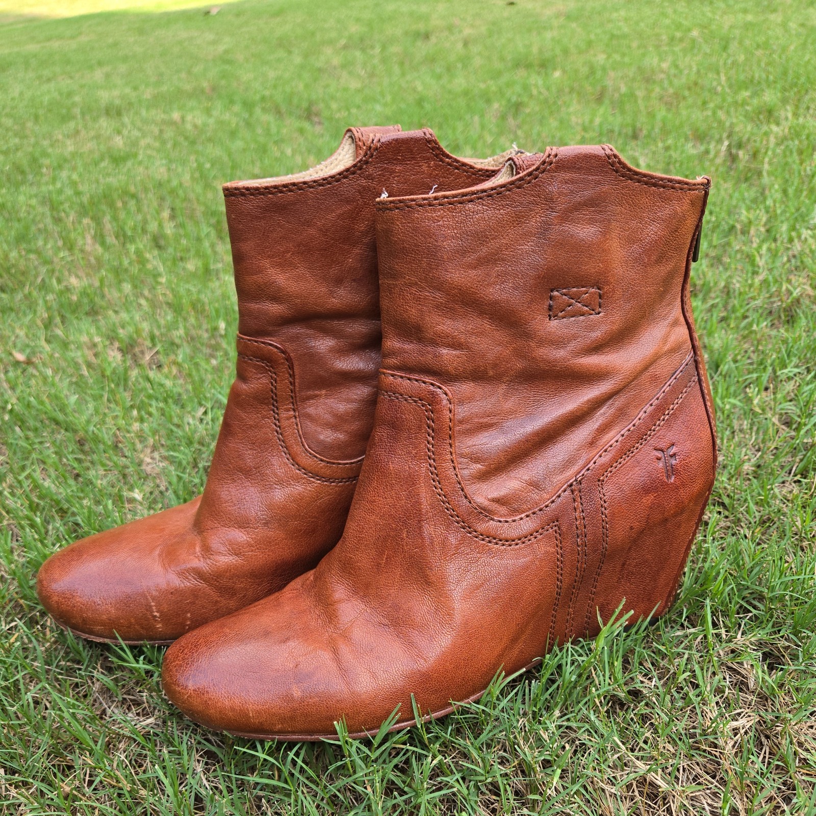 Frye Carson Wedge Bootie Boot Brown Leather Ankle Zip EUC size 10M
