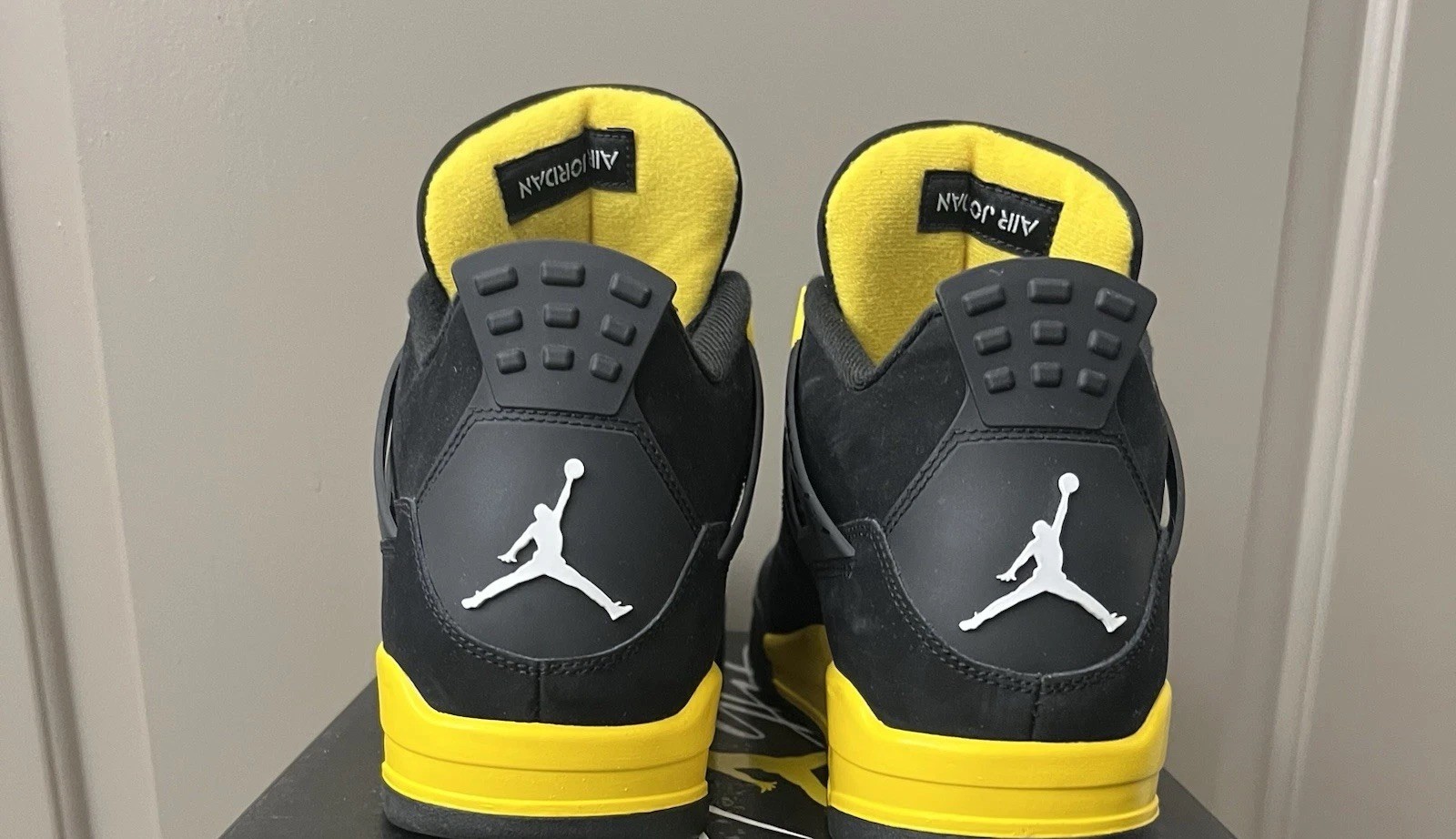 Air Jordan 4 Retro 2023 “Thunder” DH6927-017 Size 12M **no Box**