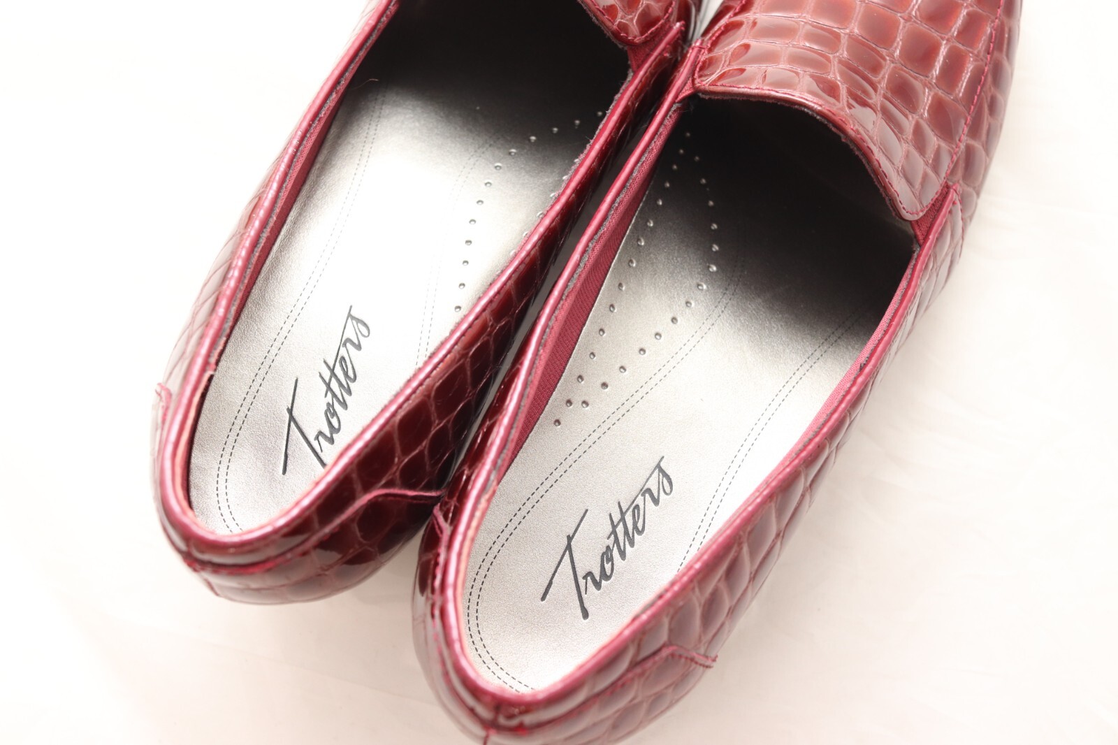 TROTTERS Women’s Size 9M Croc Print Patent Leather Slip On Pumps T1274