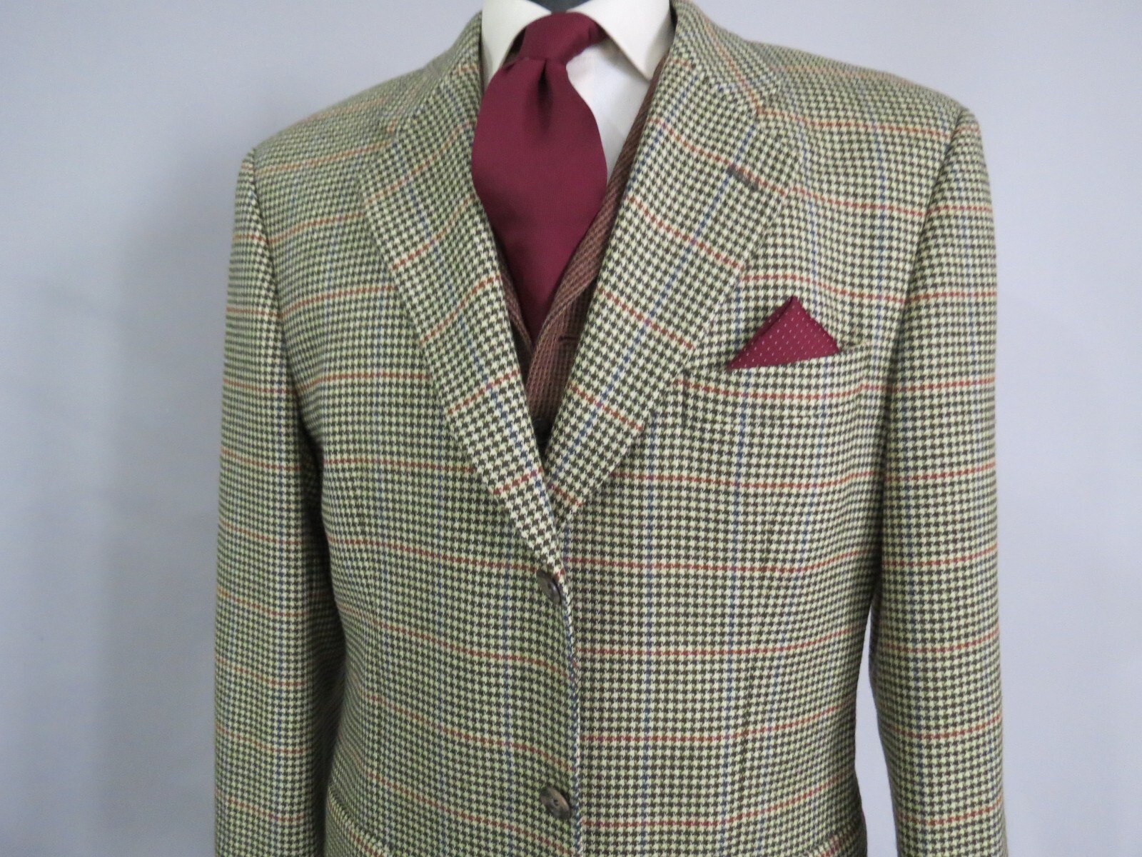 Classic Hugo Boss black label Bergdorf Goodman hounds tooth sport coat 44 L