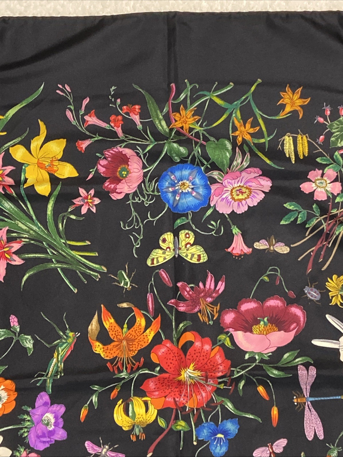 GUCCI Flora Silk Scarf 33in Flower Botanical Pattern Classic Luxury Italy