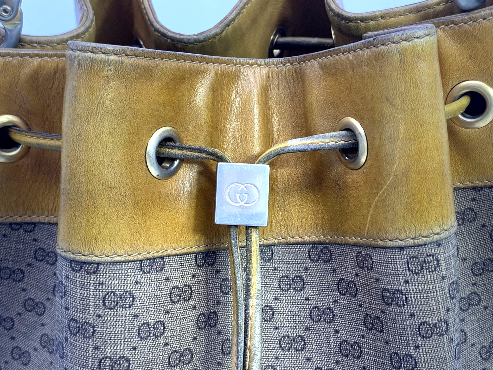 GUCCI VINTAGE Drawstring Shoulder Bag Sherry Micro-GG Camel Classic Authentic