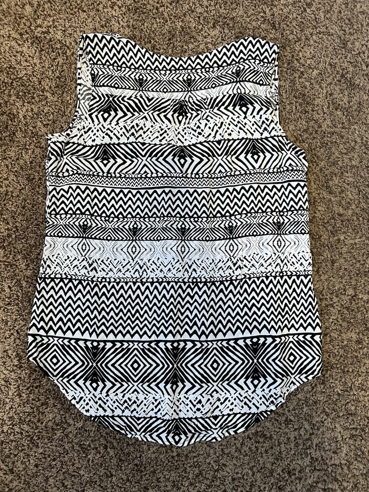 Brina & Em Rayon sleeveless blouse for women. Black and white size large